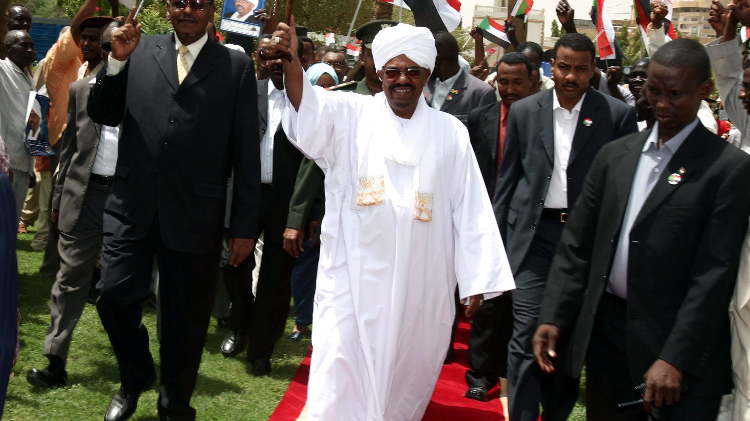Letartóztatták az elnököt Szudánban