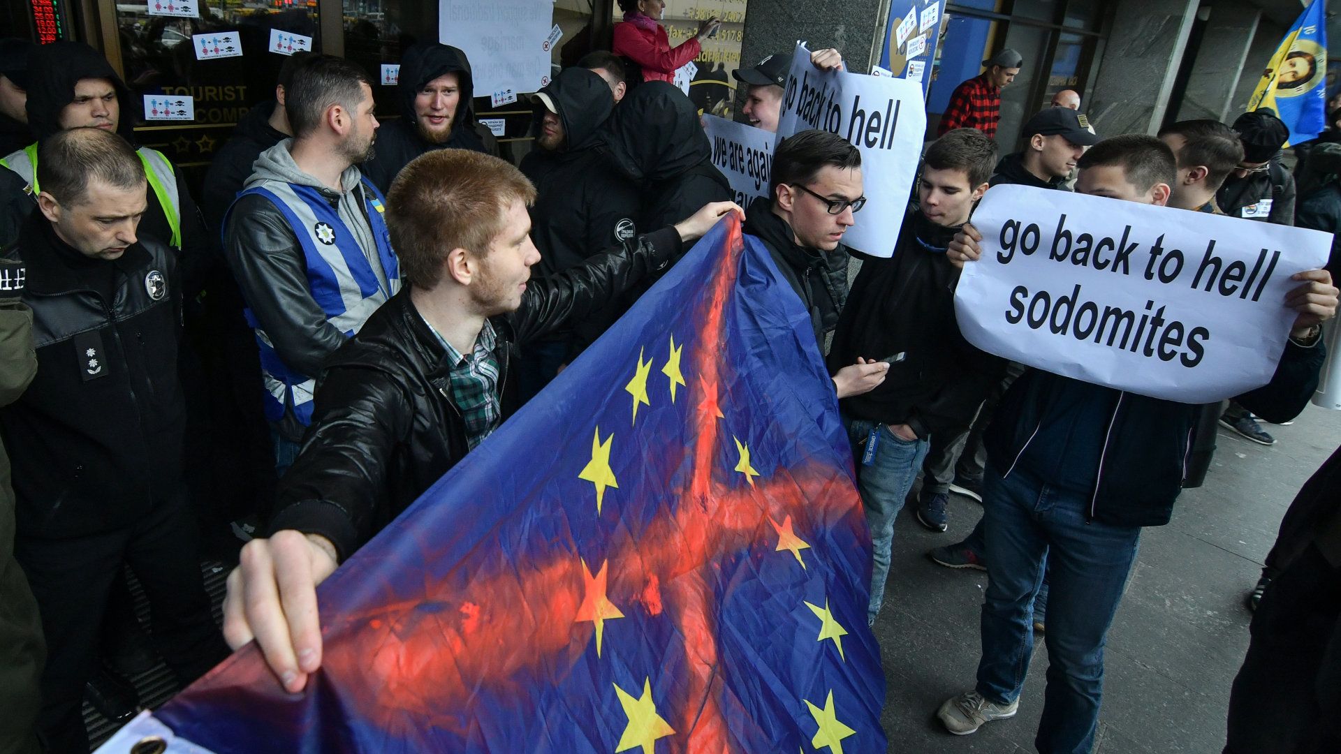 Ukrán szélsőségesek támadtak meg egy európai leszbikus konferenciát