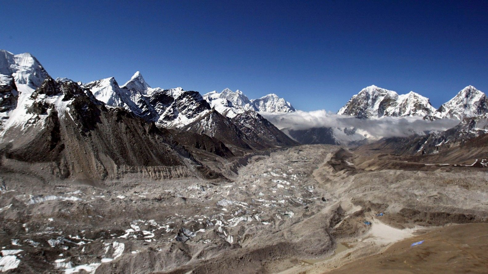 7000 méteren is lesz vécé a Mount Everesten