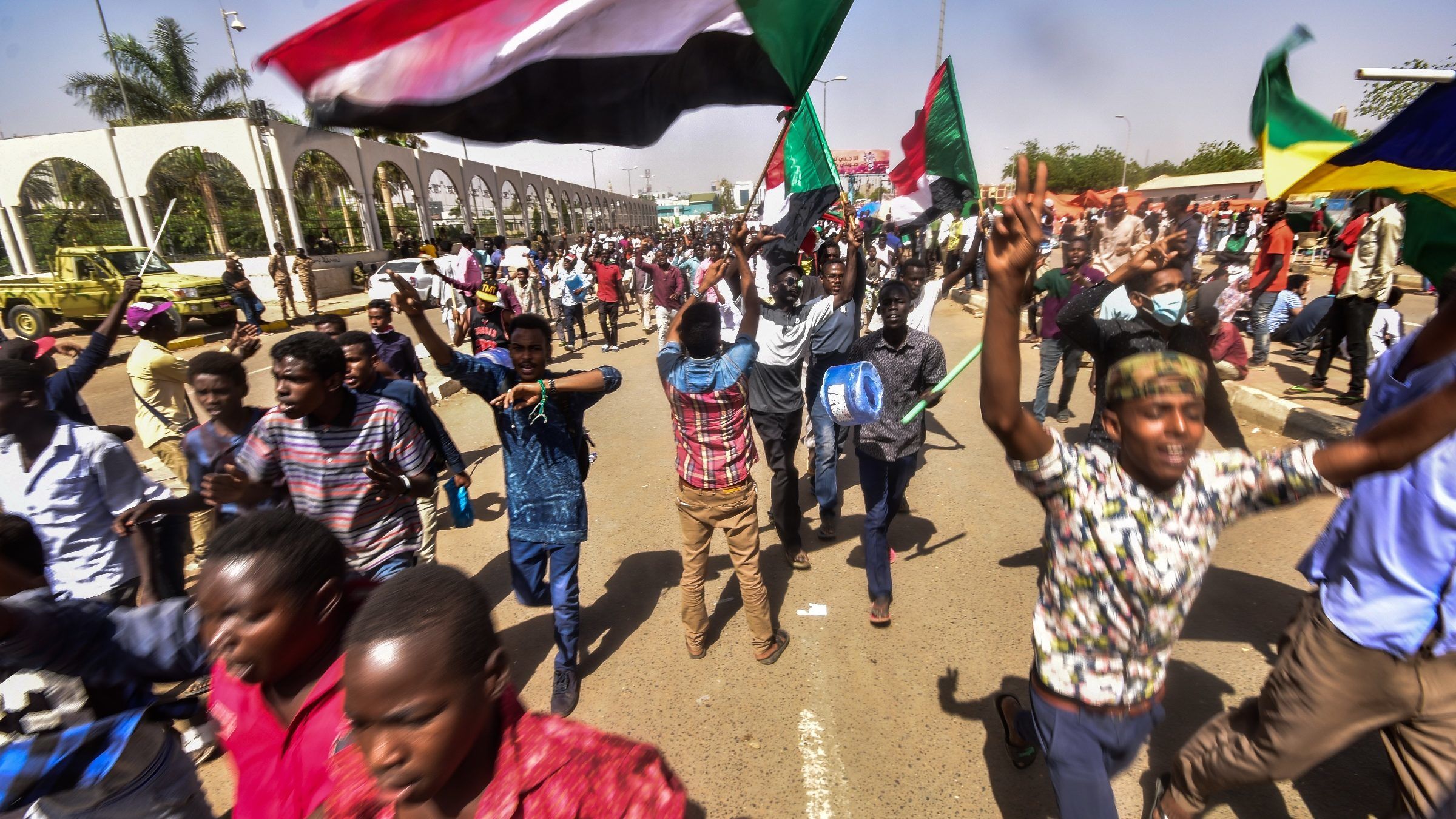 Minden politikai foglyot szabadon engednek Szudánban