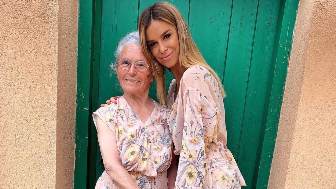 Dukai Regina a saját ruhájába öltöztette 93 éves nagymamáját