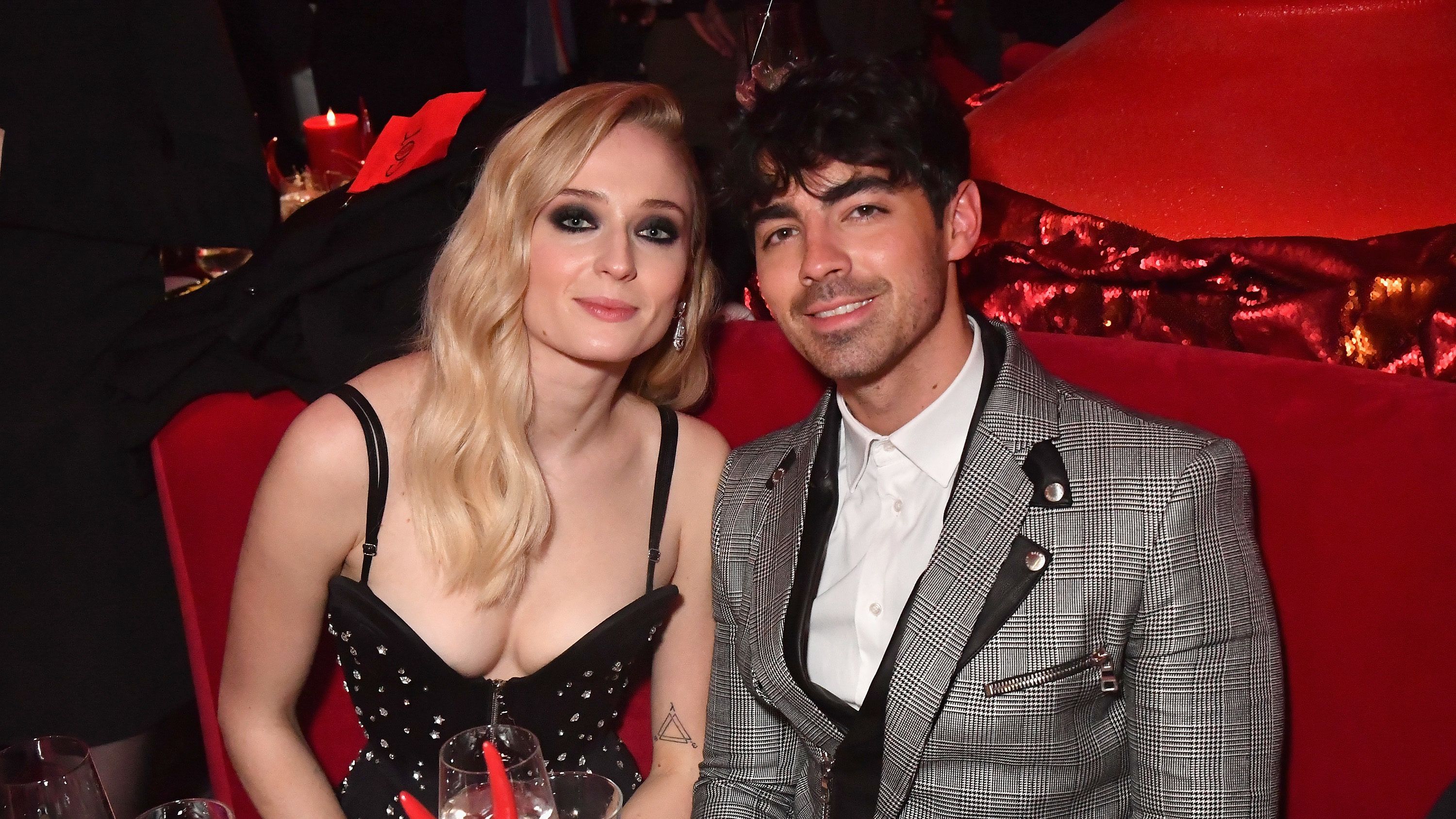 Joe Jonas beöltözött Sansa Starknak a Trónok harca évadnyitójára