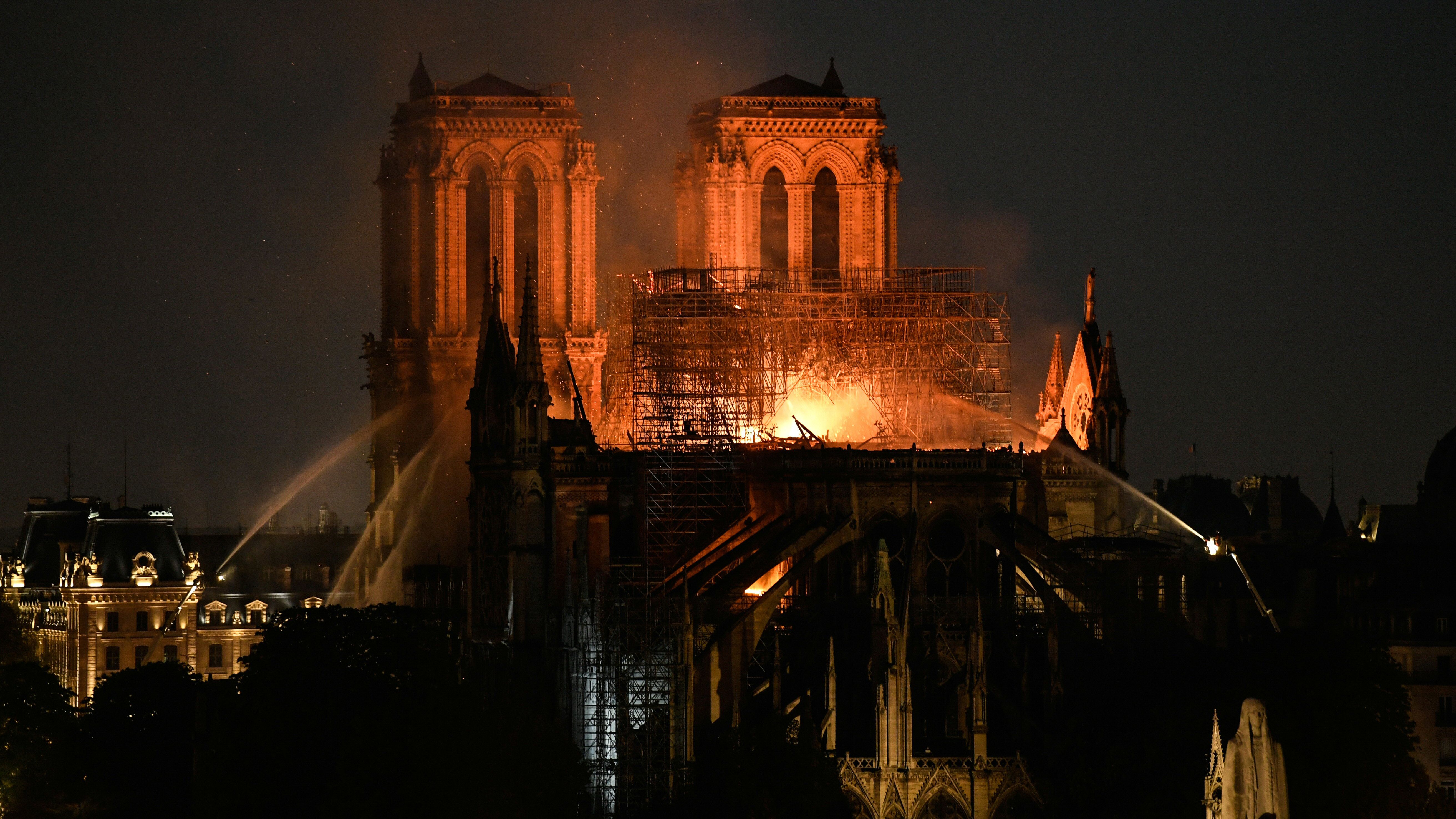 Közel volt a Notre Dame a teljes pusztuláshoz, de sikerült megmenteni