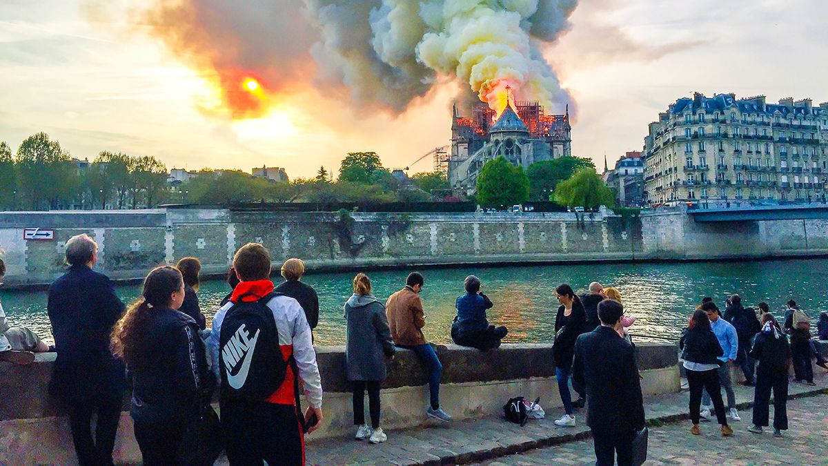 A YouTube a szeptember 11-i terrortámadással hozta összefüggésbe a lángoló Notre-Dame-ot