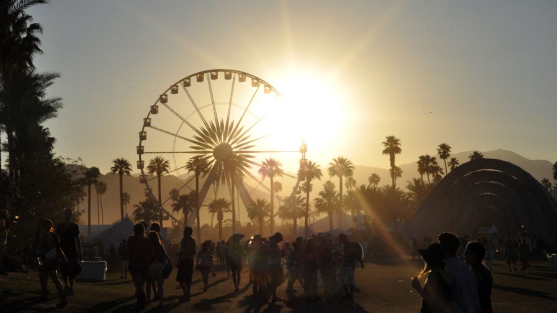 Hatalmas tömeg előtt, az óriáskeréken szexelt egy pár a Coachella fesztiválon