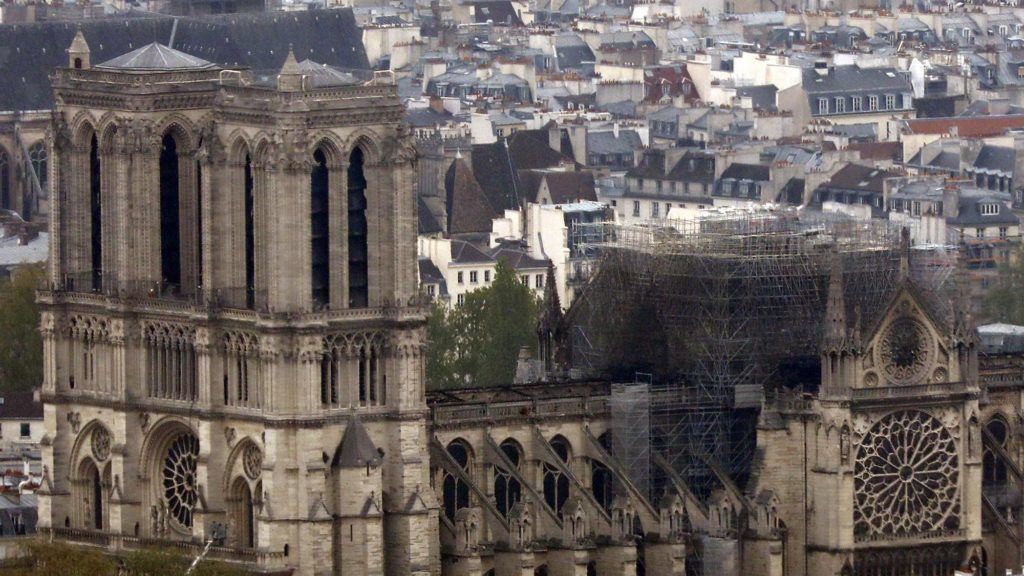 Egy nő azt állítja, látta Jézust a lángoló Notre-Dame-ban