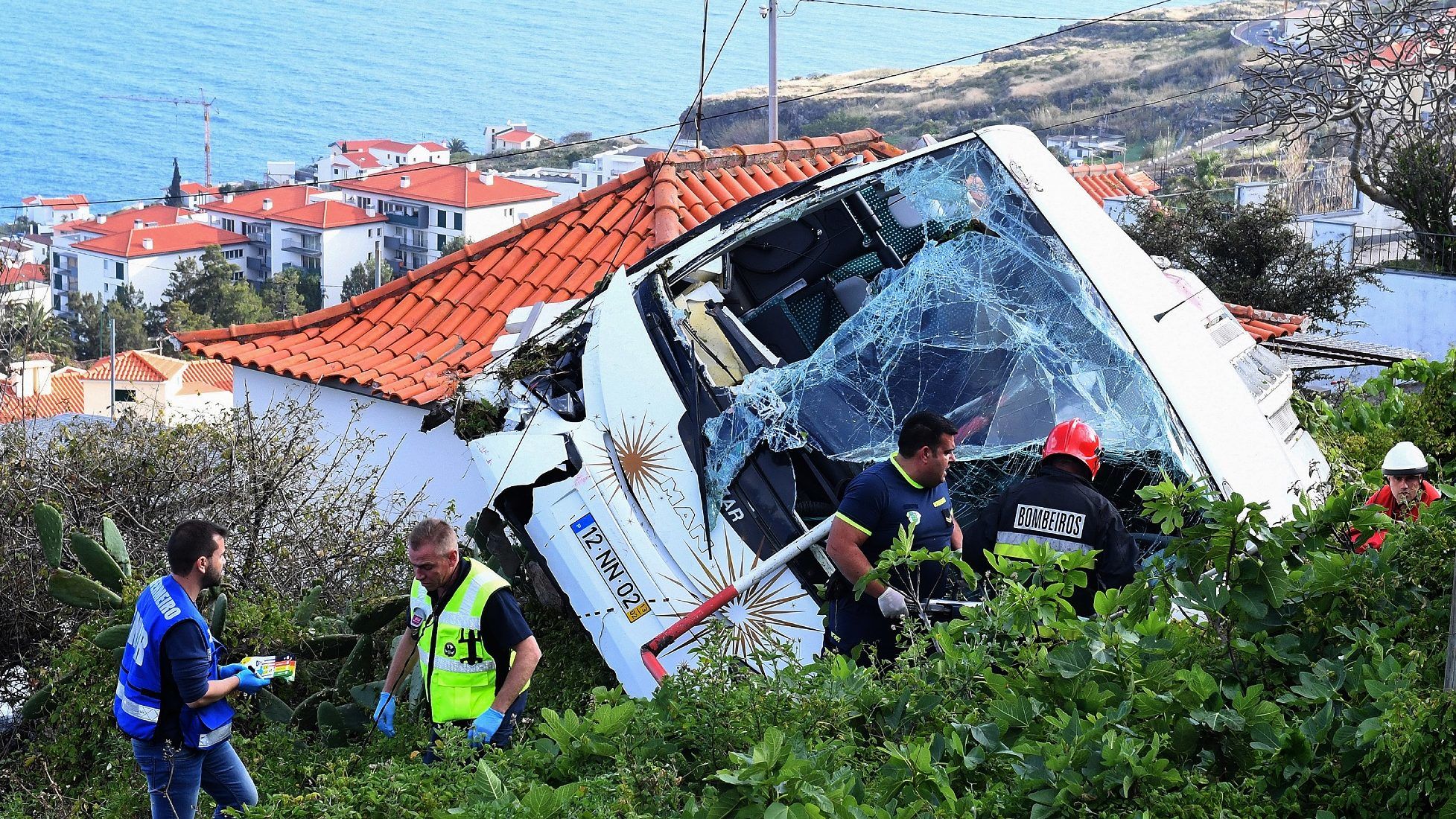 Madeirai buszbaleset: 29-en meghaltak, 27 ember megsérült