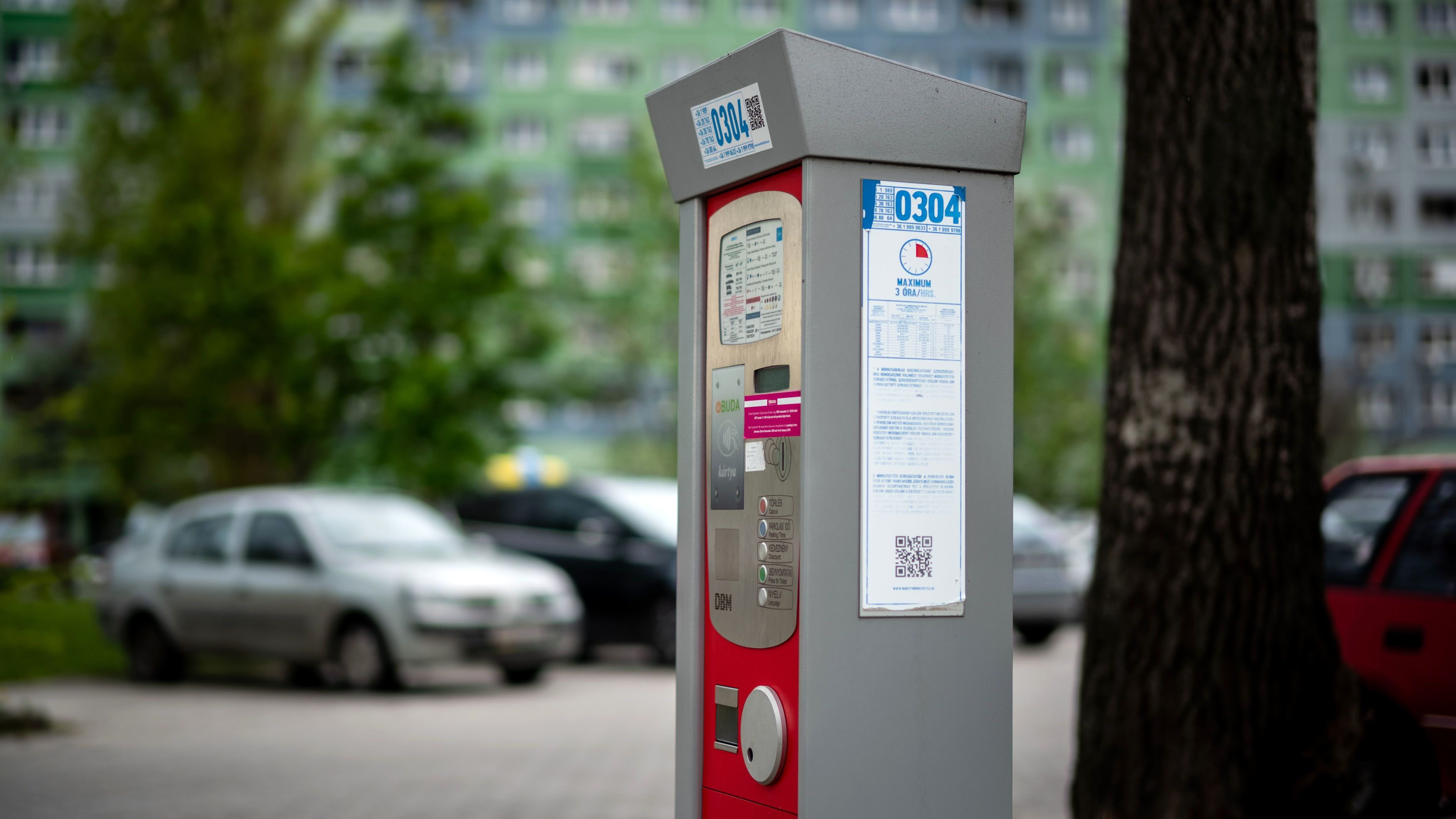 Újabb furcsa parkolási csúcsbiznisz: Pécsre feleannyiért szállít egy cég, mint Óbudára