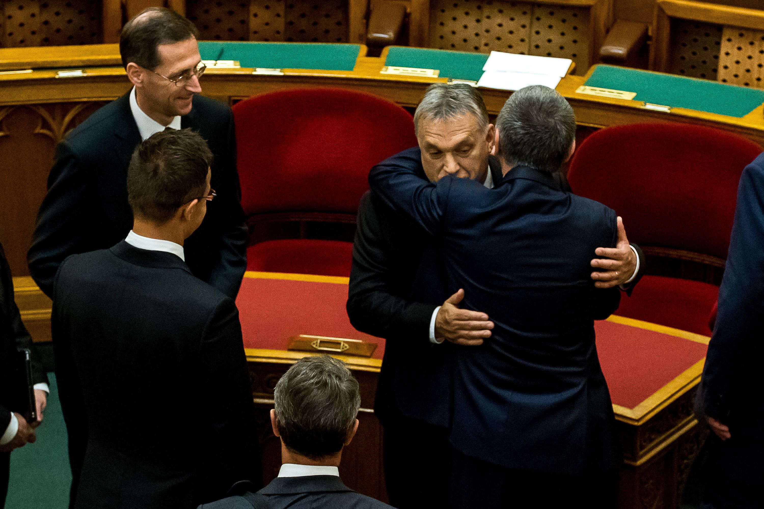 Kövér védi Orbánt, bírálja a hazátlan, gyűlölködő ellenzéket