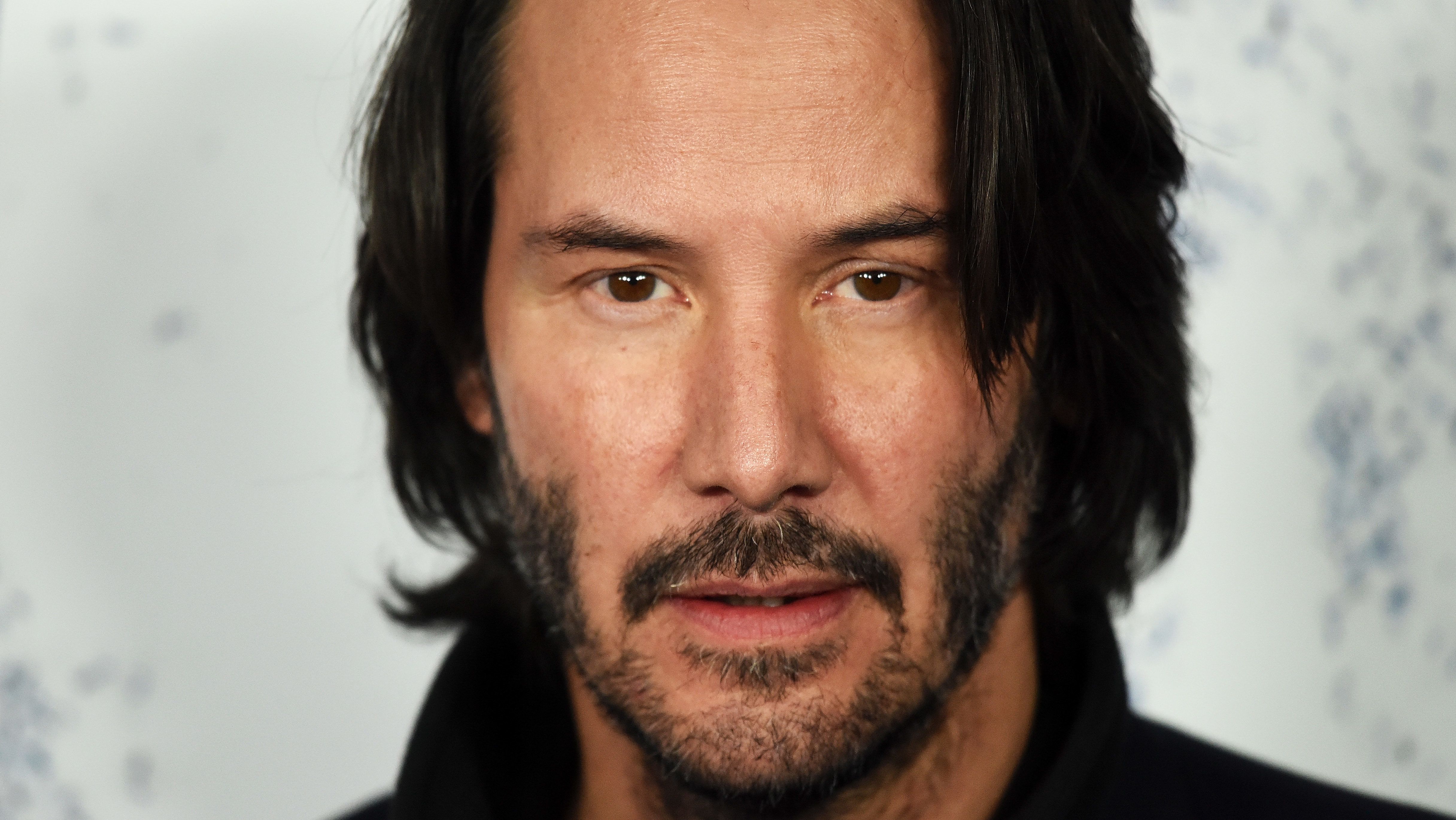 Keanu Reeves a metrón is átadja a helyét, de nem csak ezért lehet imádni