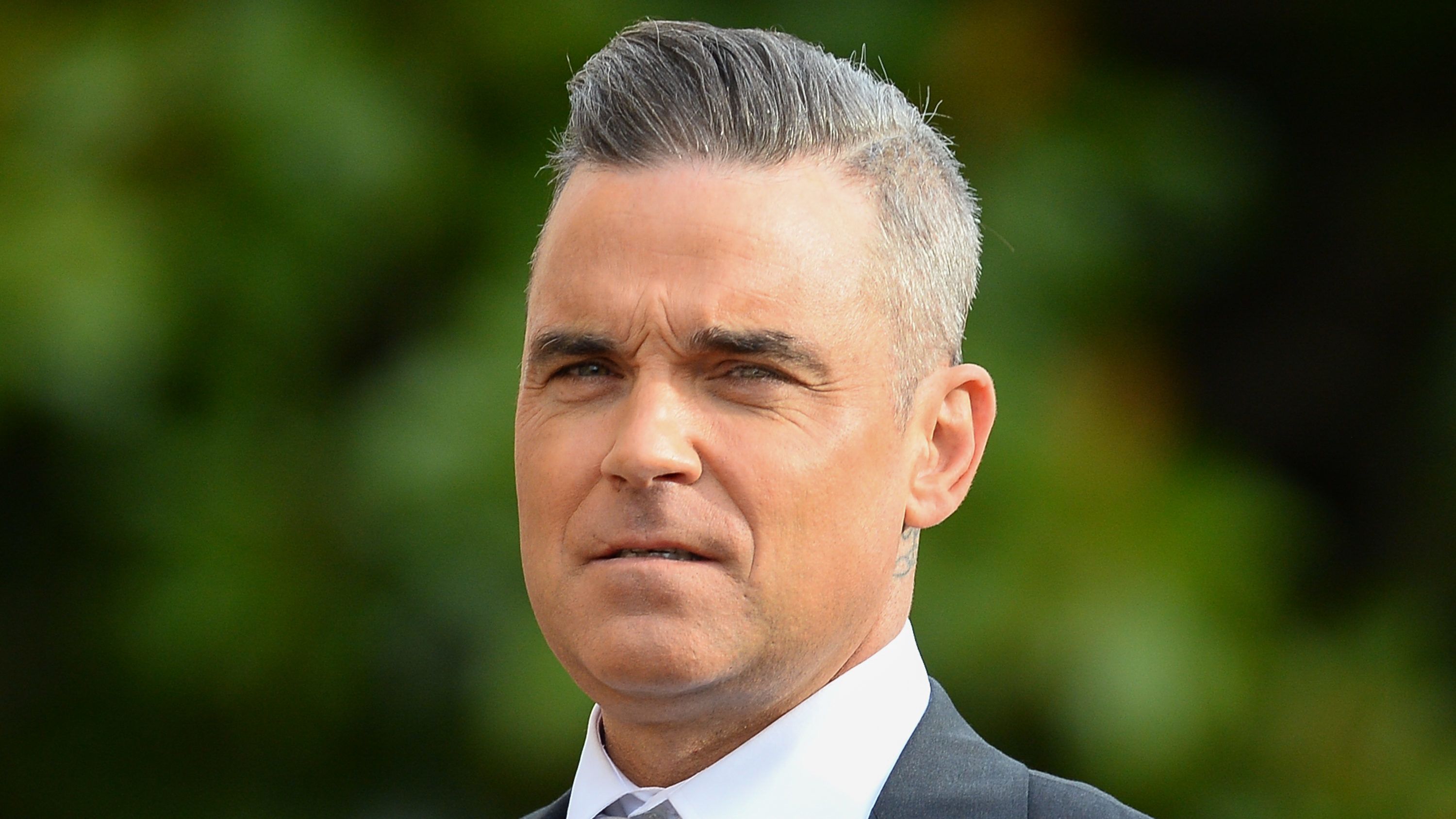 Robbie Williams éneklő lányánál nem látsz ma cukibbat