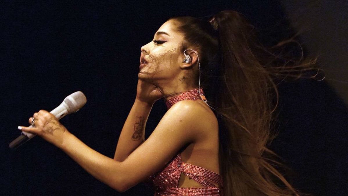 Ariana Grandét citrommal dobálták meg koncert közben