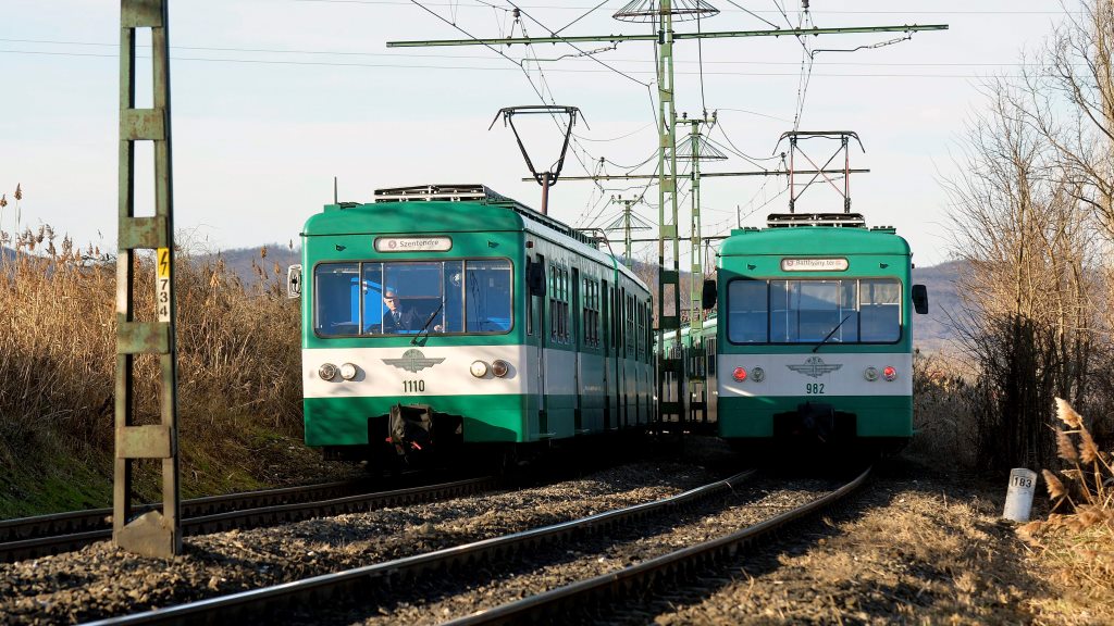 Busszal karambolozott a HÉV Csömörön, többen megsérültek