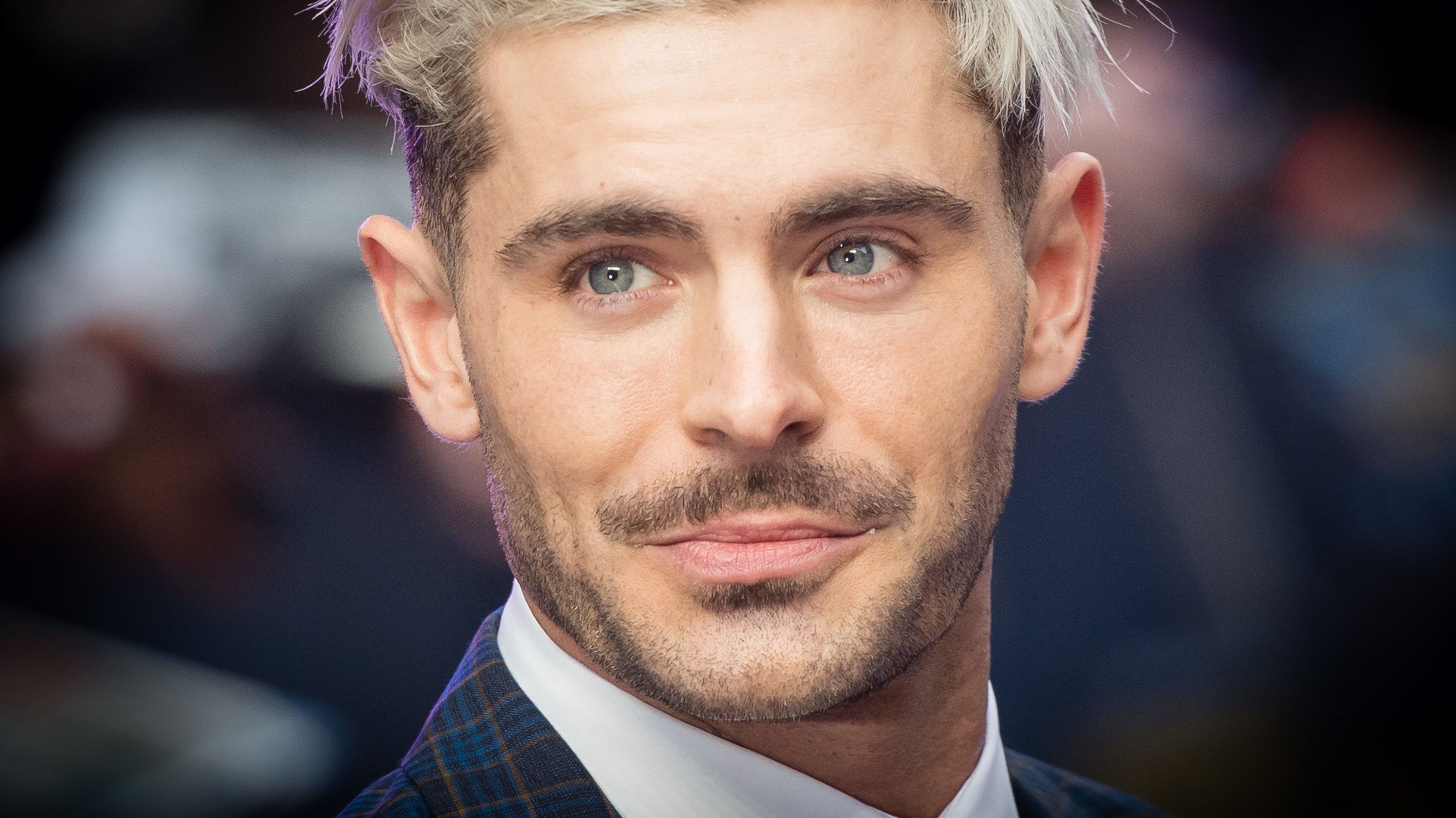 Zac Efron új frizurája olyan lett, mintha magának vágta volna tükör nélkül