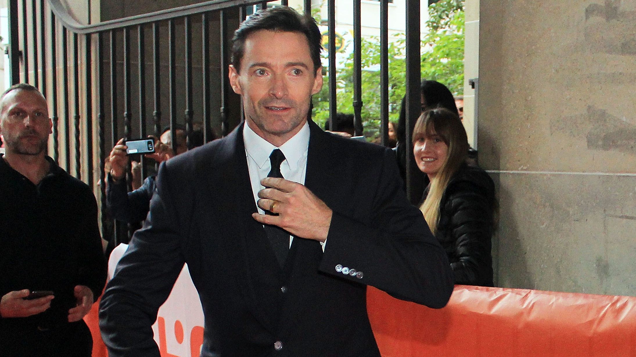 Hugh Jackman megmutatta, hogy nézett ki 17 évesen és sárosan