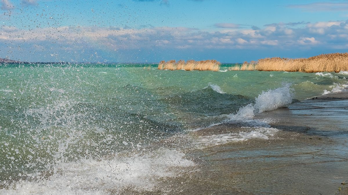 Szél fújta ki a Balaton vizét