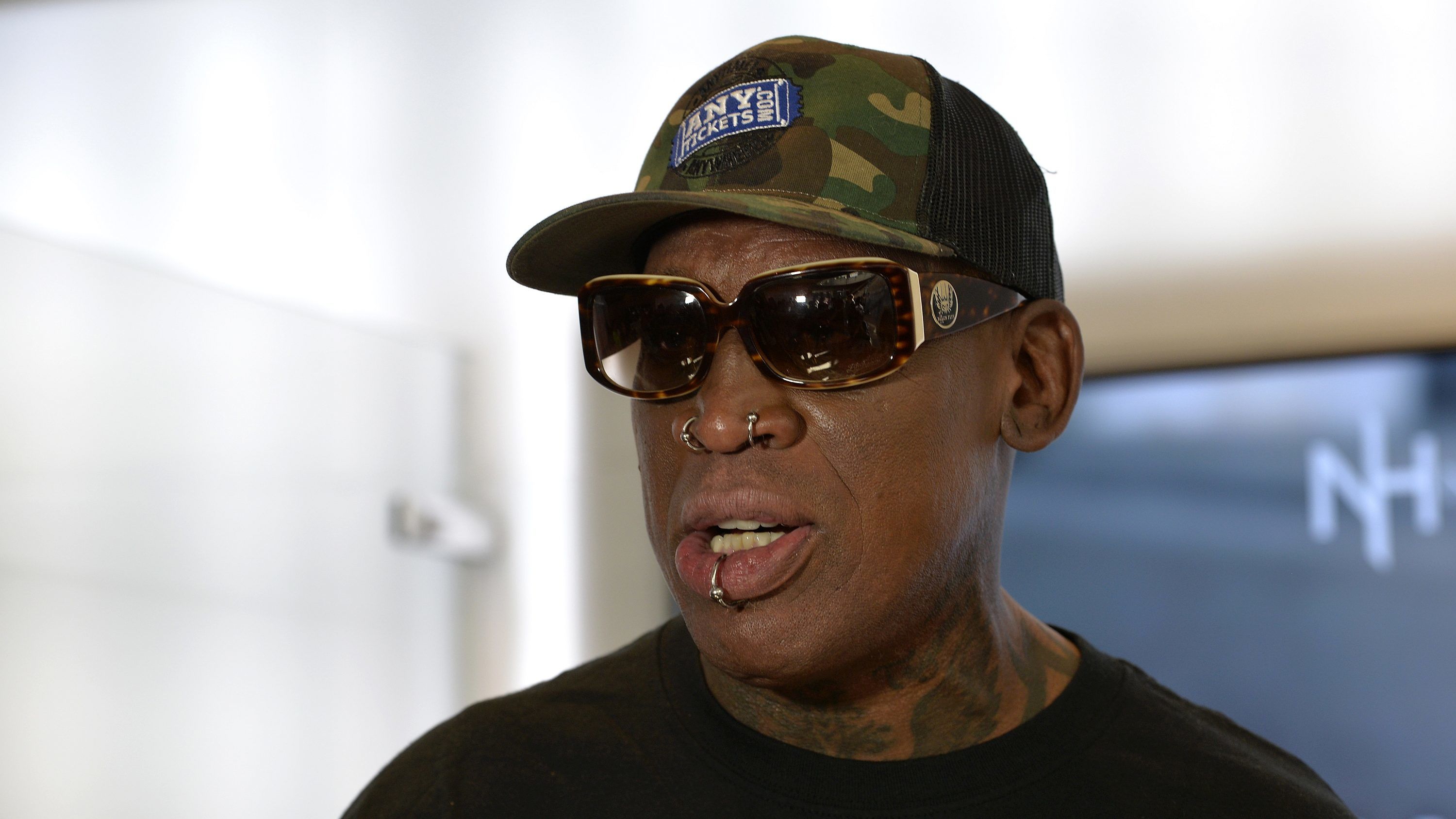 Dennis Rodman kérte követőit, hogy csekkoljanak egy fotót, de csak a fájl nevét osztotta meg