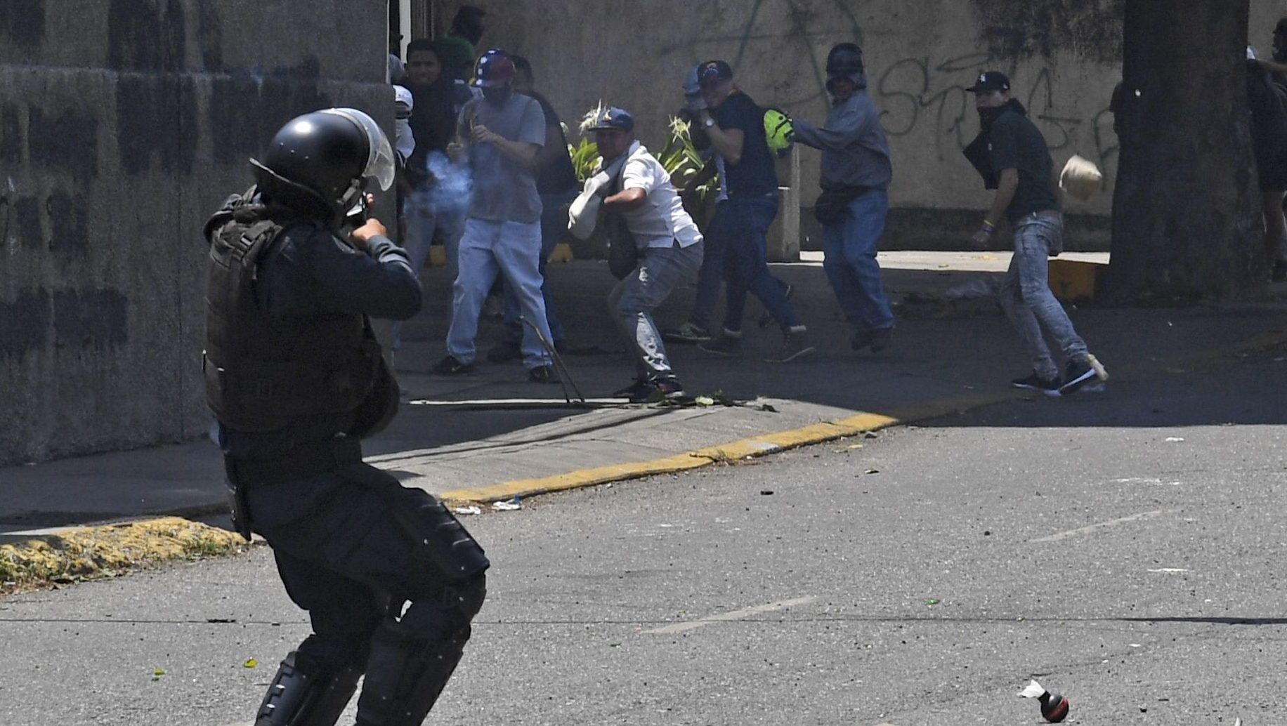Közel negyvenen megsérültek a venezuelai tüntetéseken