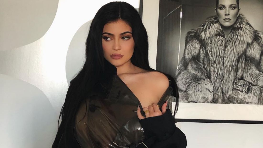 Kylie Jenner a melleit törölgeti