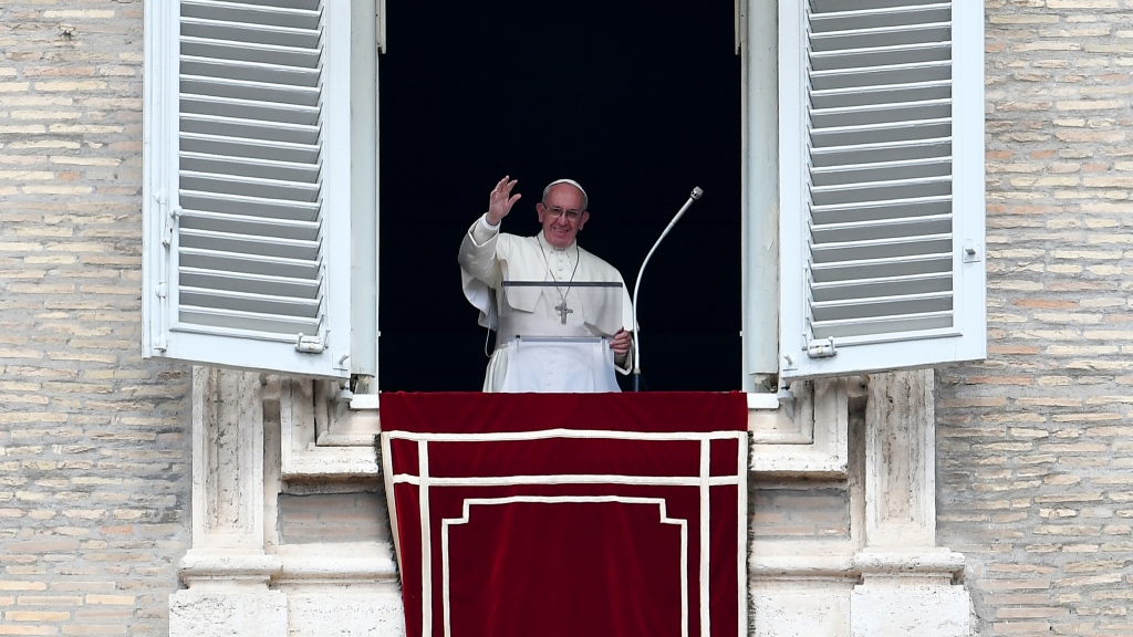 160 milliót ad a kormány Ferenc pápa miséjének előkészítésére