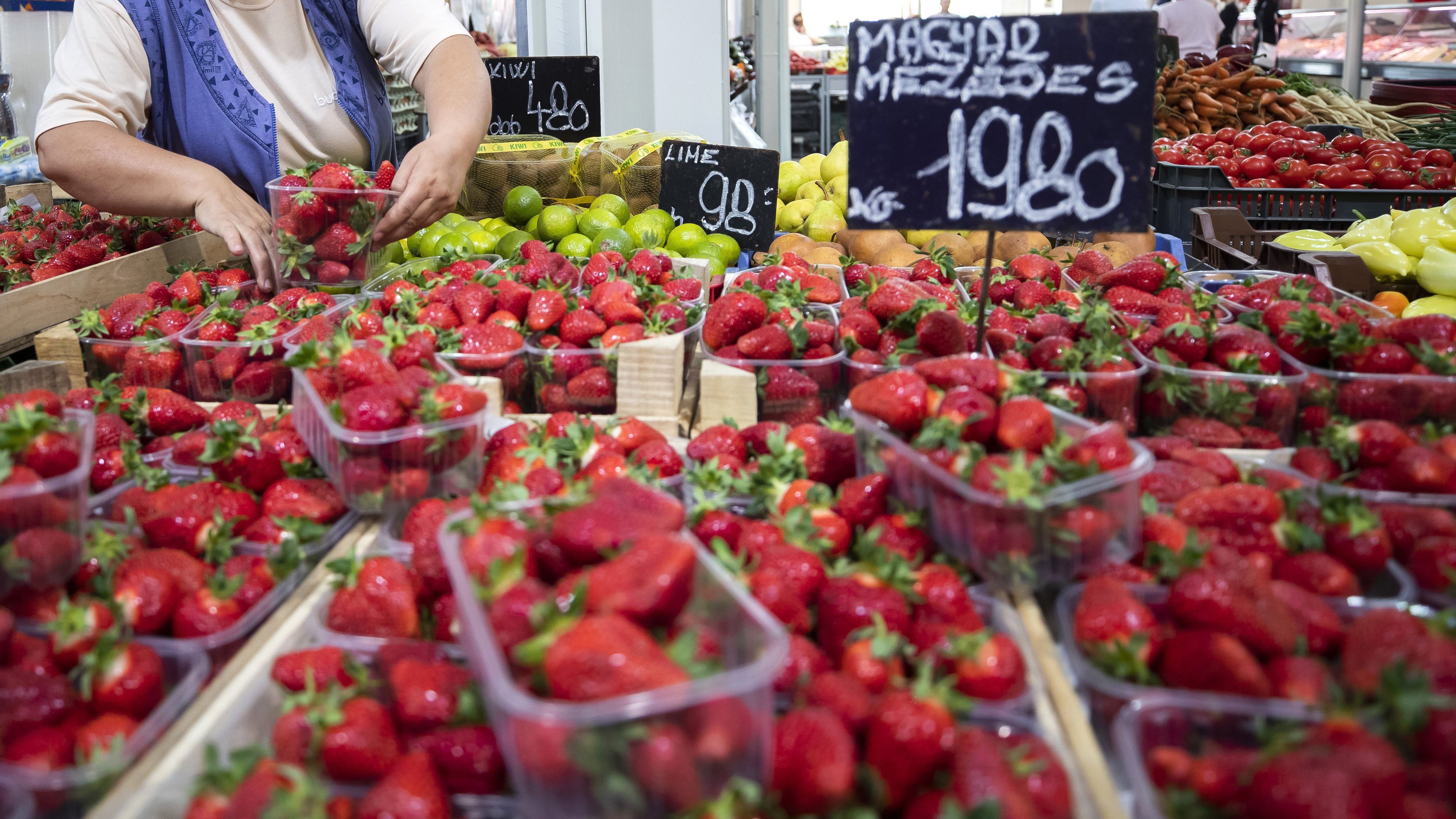 Átvernek minket az eperrel, hatszoros áron vesszük a kamumagyart