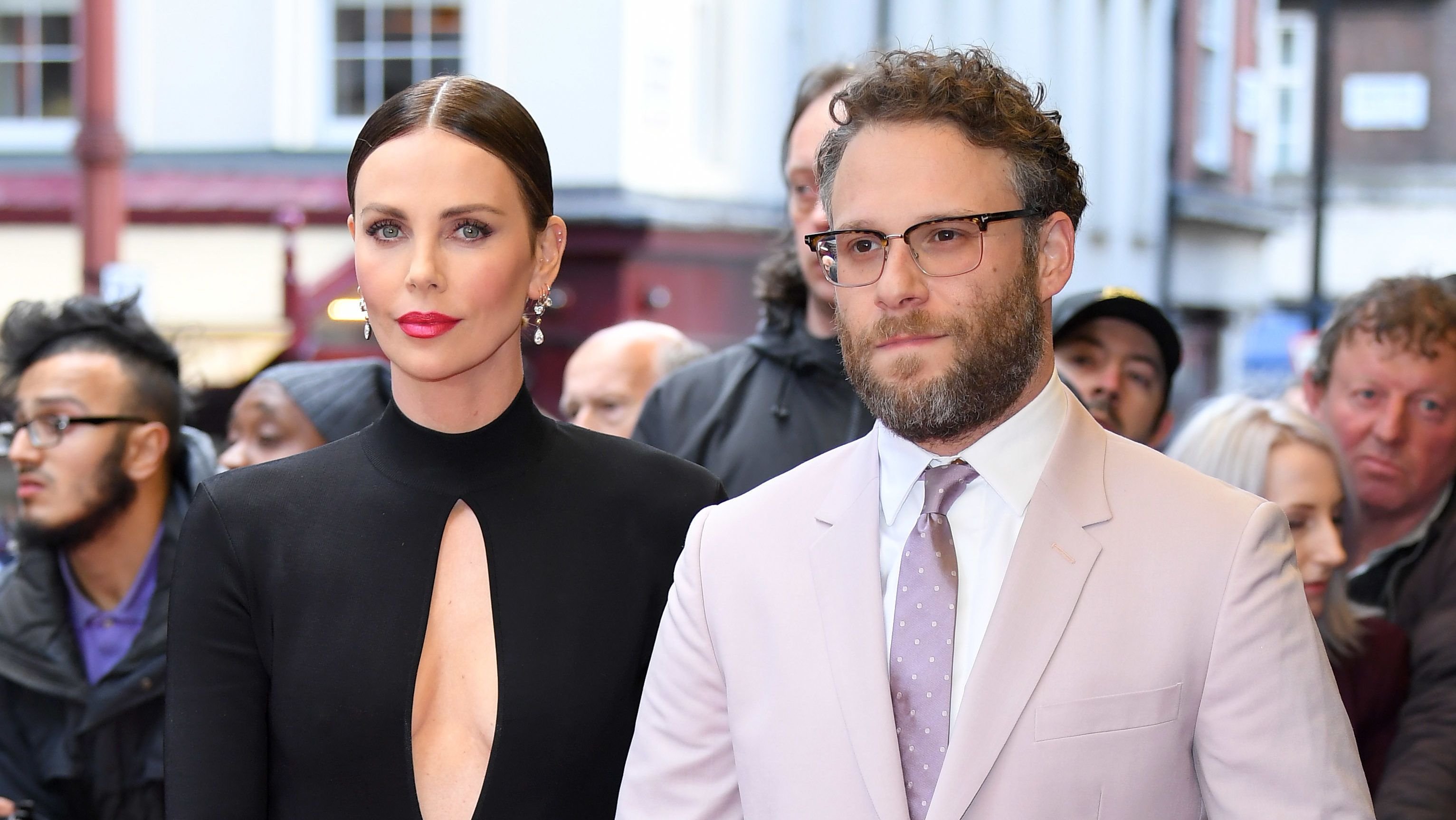 Charlize Theron és Seth Rogen hazugságvizsgálóval faggatta egymást