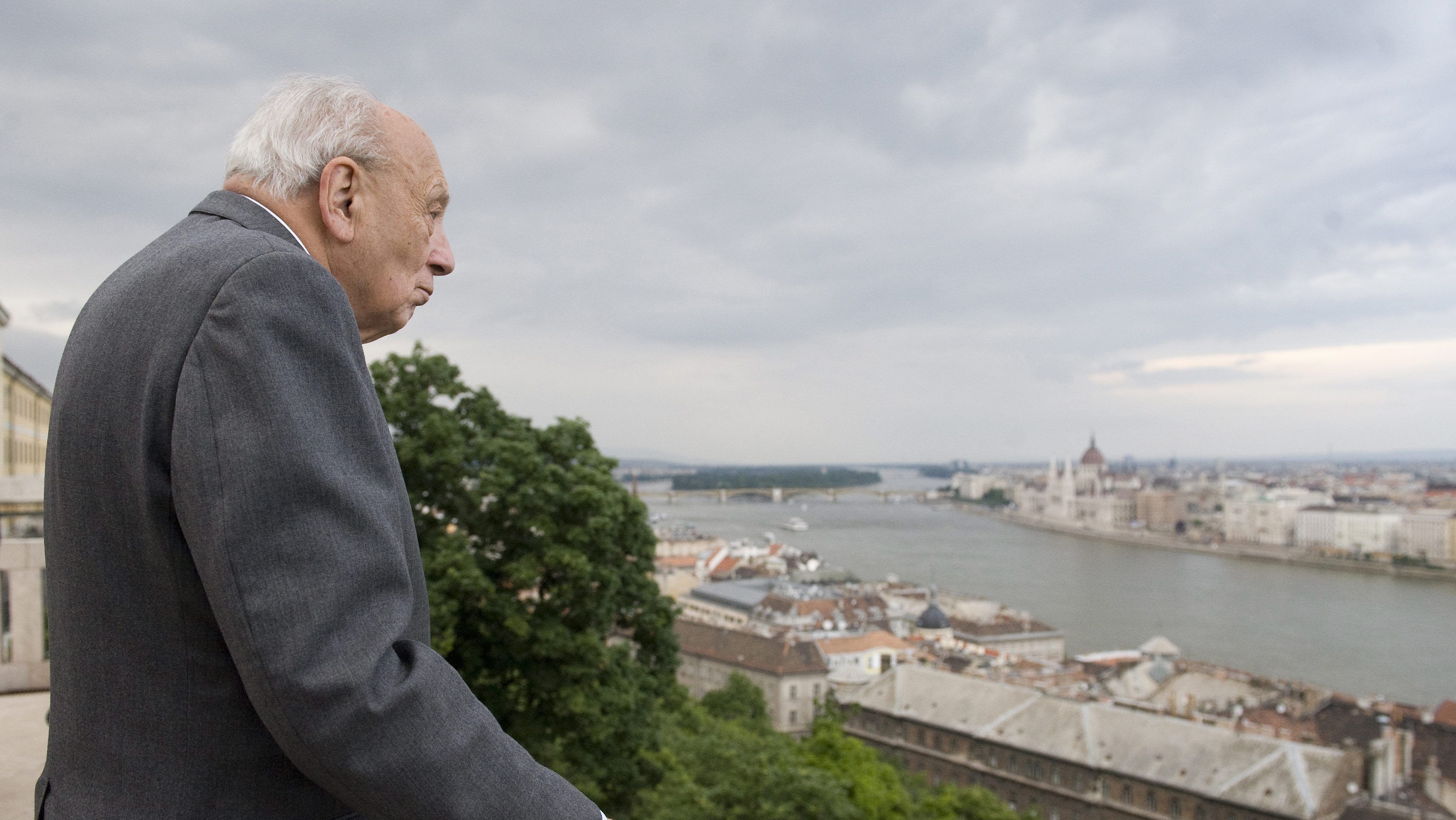 Meghalt John Lukacs történész