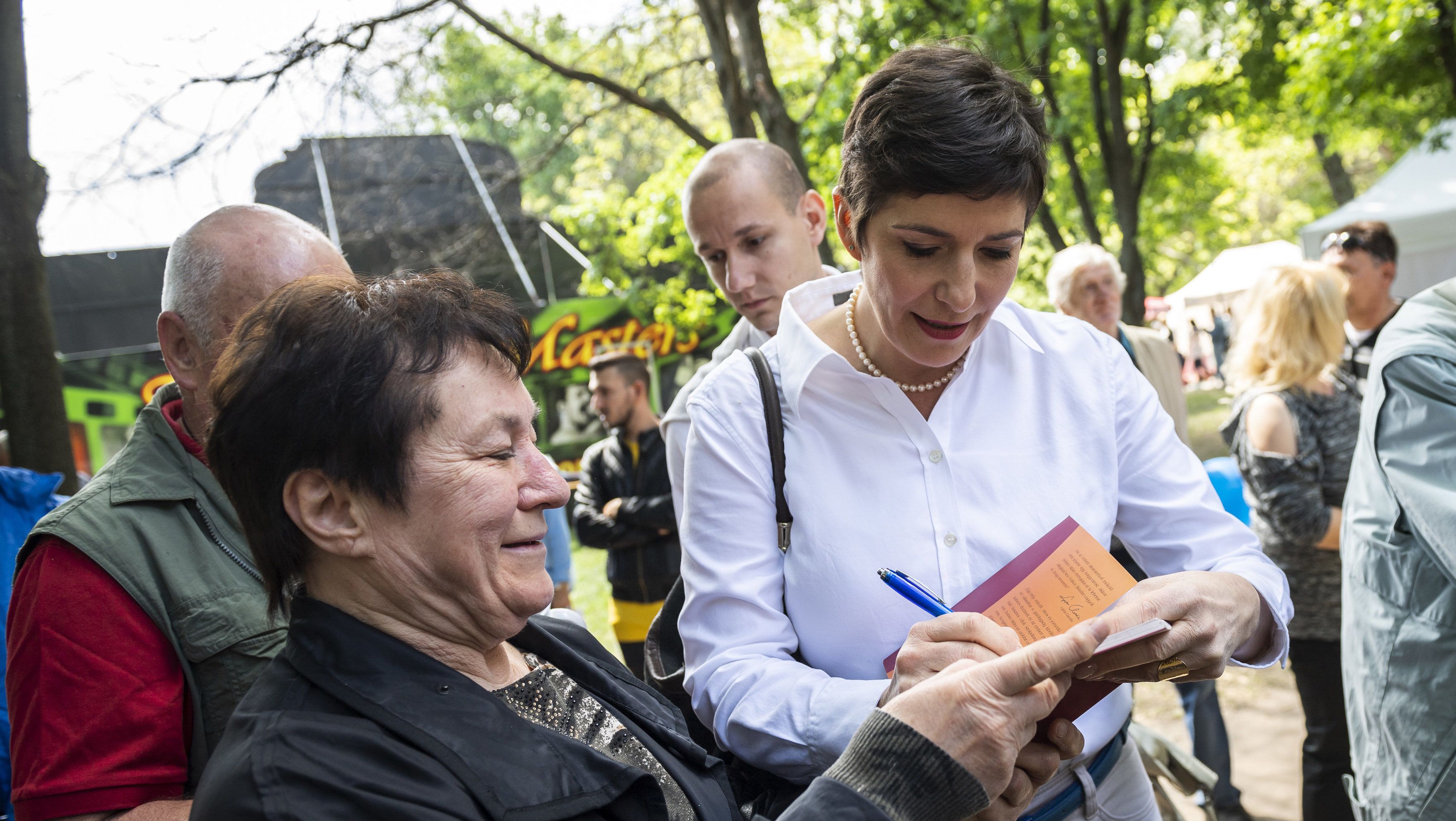 A DK az Európa-napot munkaszüneti nappá tenné