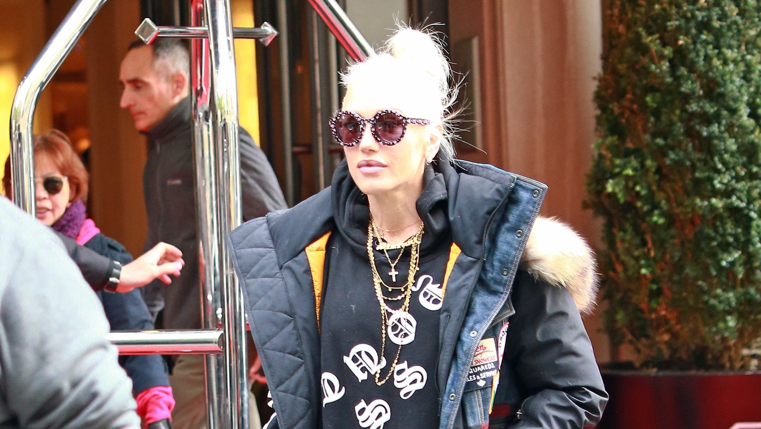 Gwen Stefani egy évtizedet időutazott a szettjével