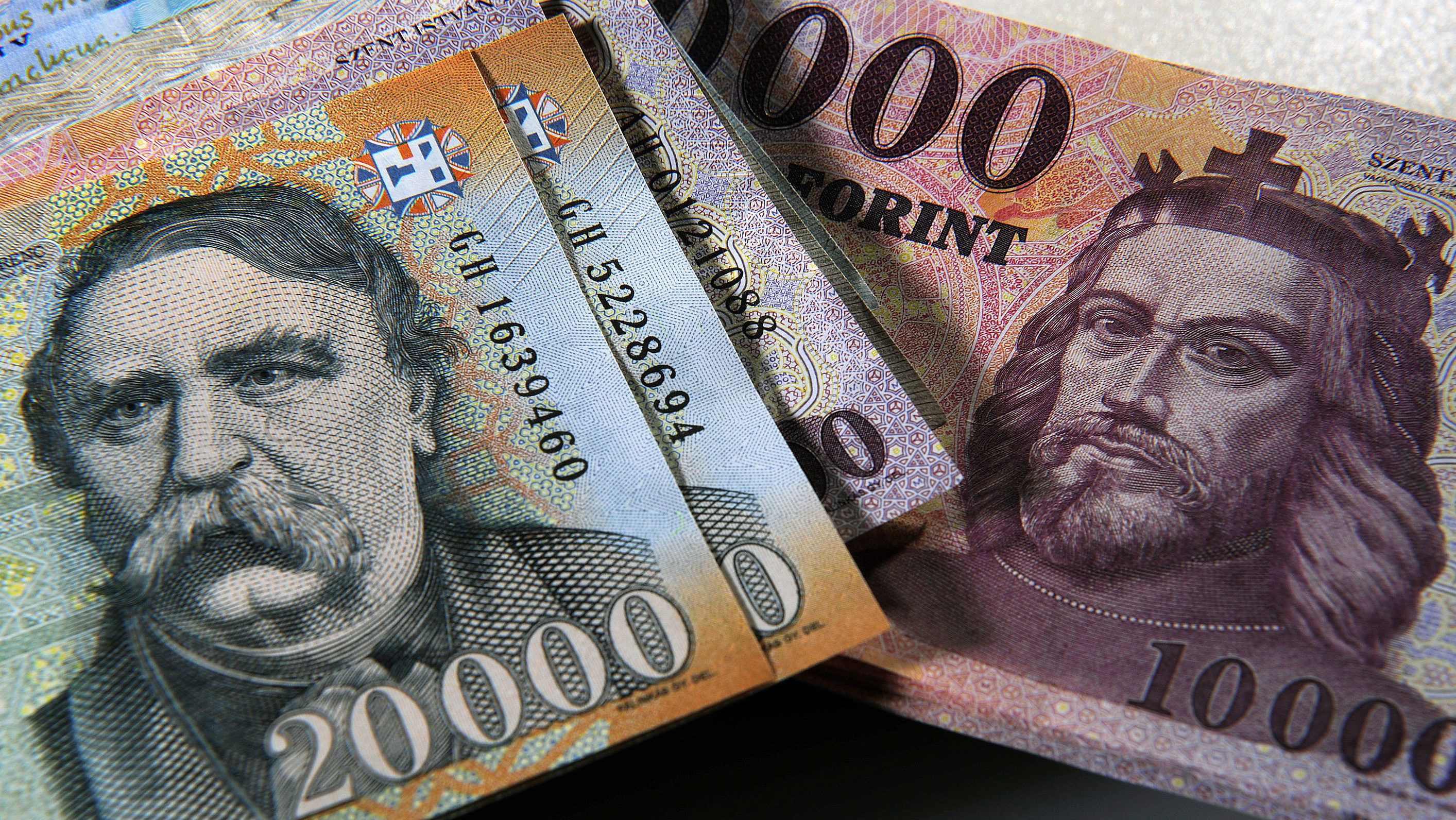 324 forint fölött az euró