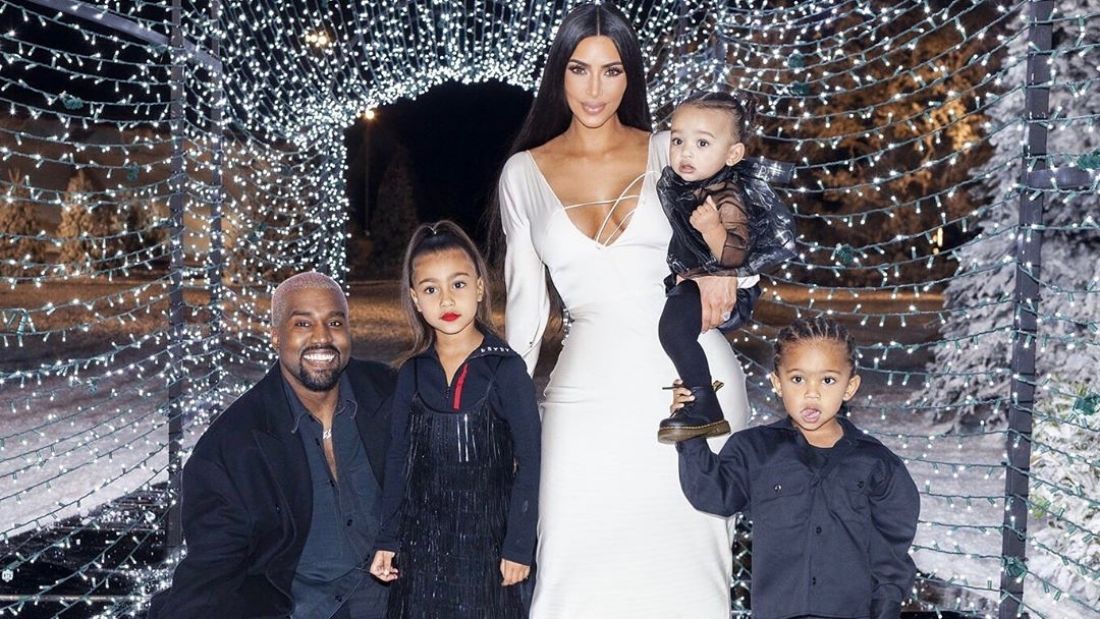Megszületett Kim Kardashianék negyedik gyereke