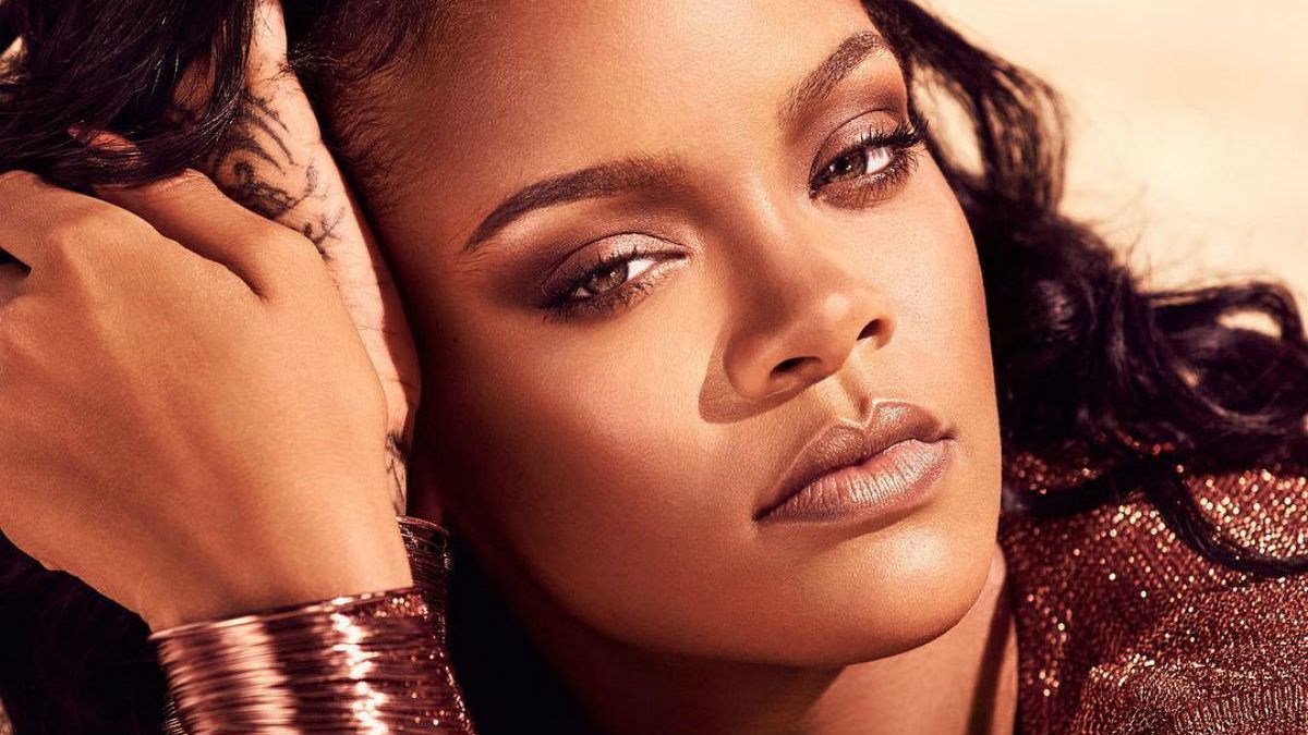 Rihanna egyik reggel felkelt és úgy döntött, divattörténelmet ír