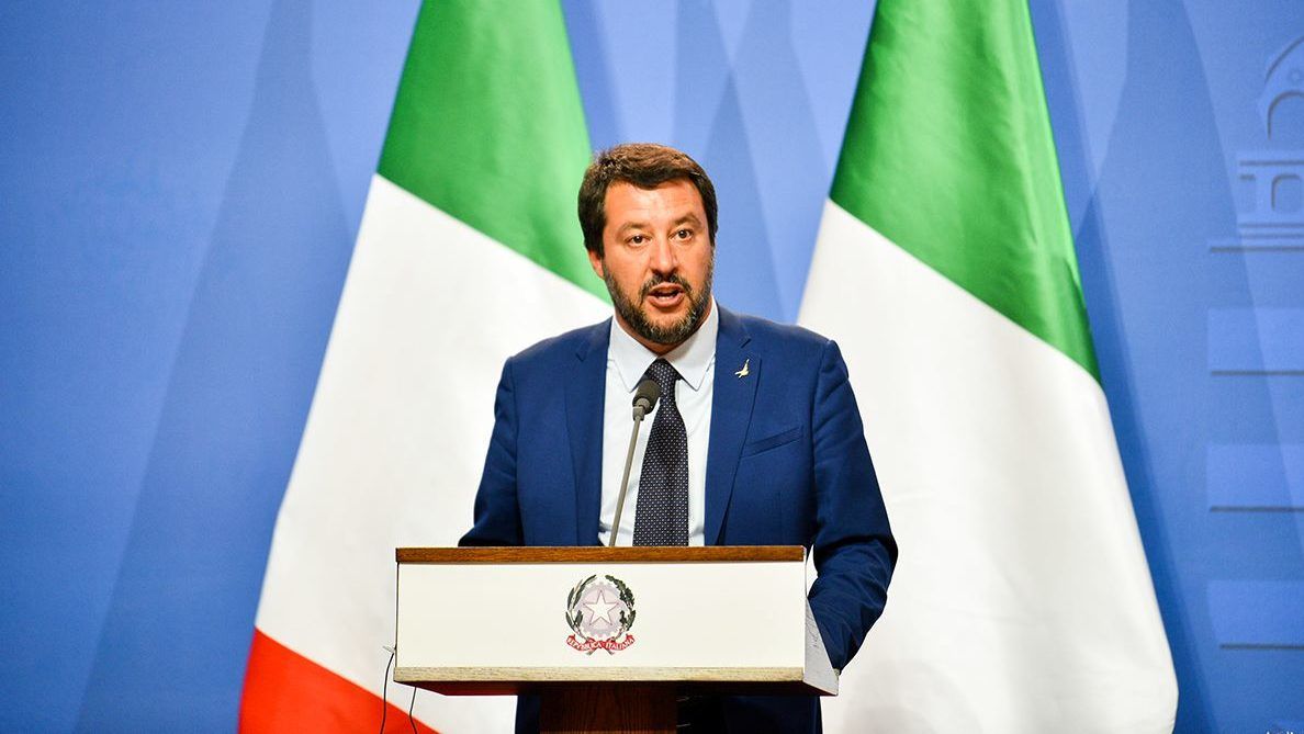 Hatalmas pénzbüntetéssel sújtaná a menekülteket mentőket Salvini