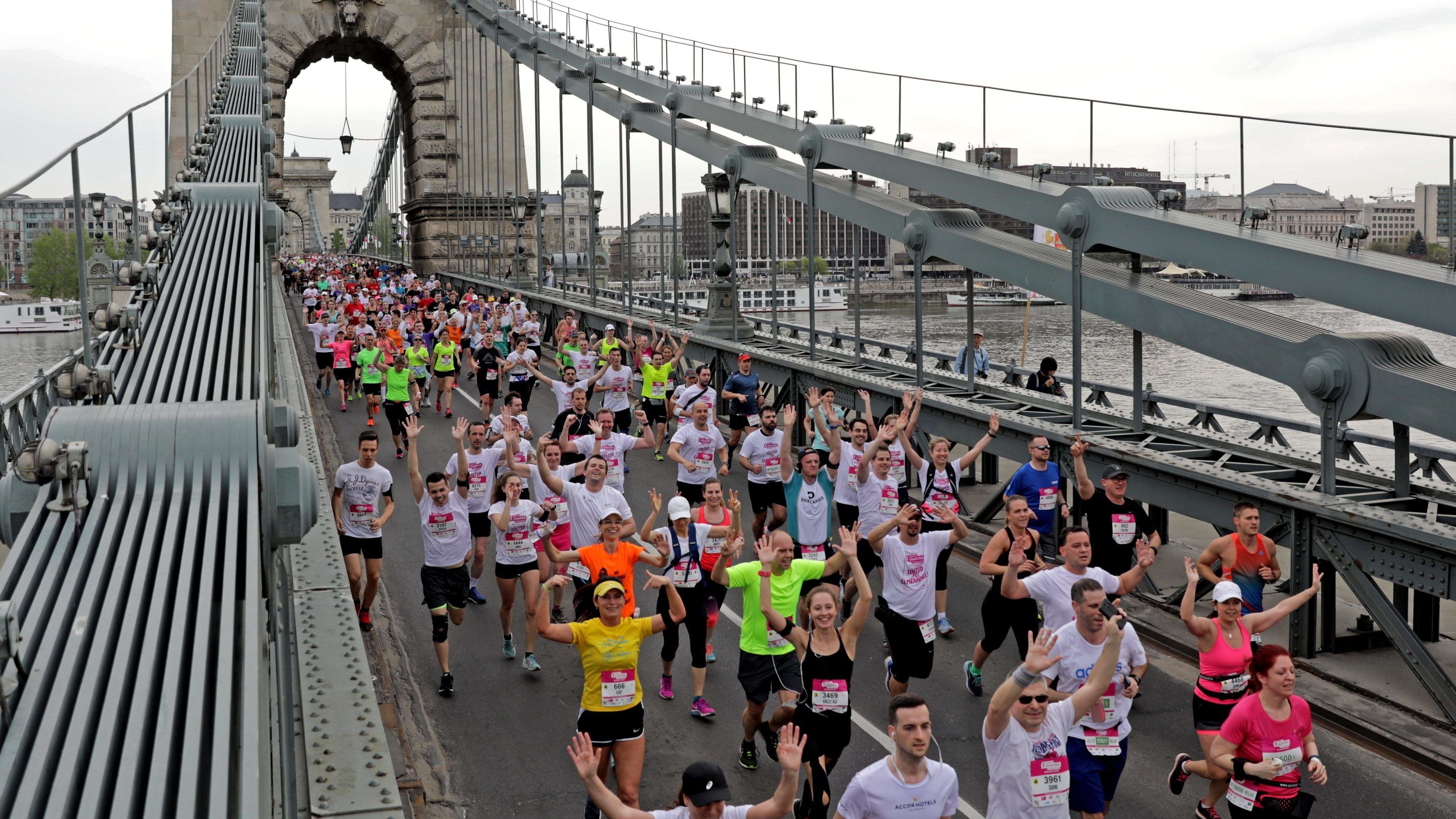 Futóverseny miatt zárnak le több helyszínt vasárnap Budapesten