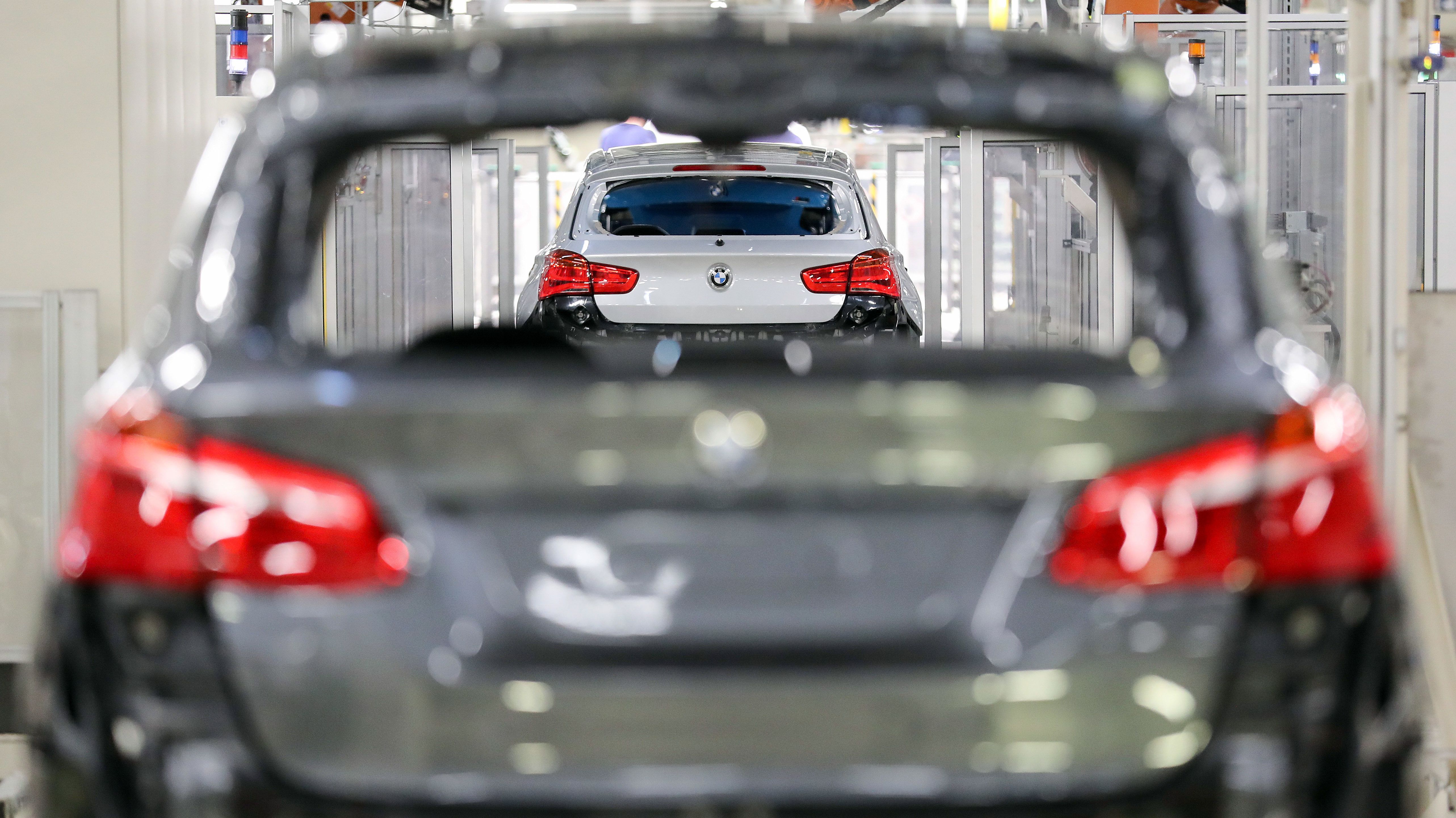 Nem kommentálja a debreceni gyárat is érintő médiaspekulációt a BMW