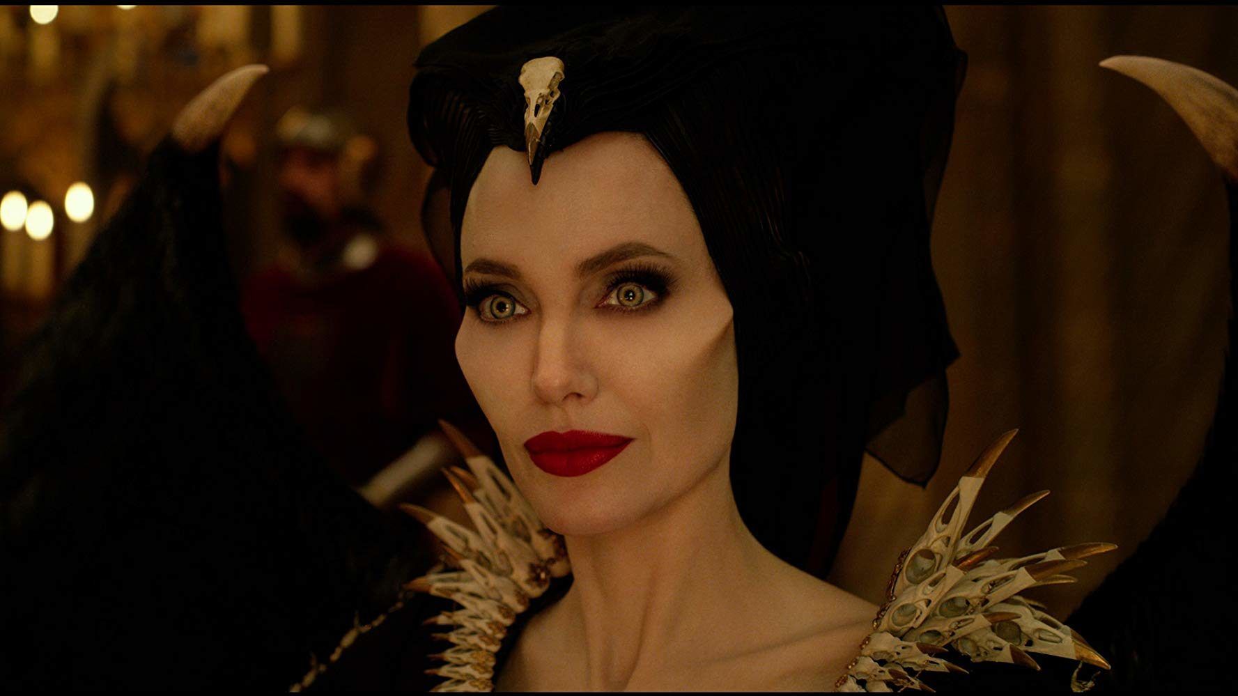 Angelina Jolie igazi sötét istennőként csap össze Michelle Pfeifferrel