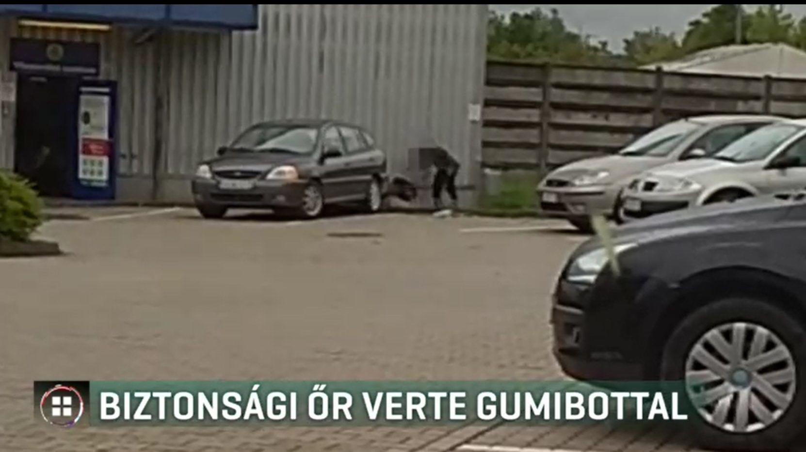 Gumibottal vert egy férfit a kaposvári áruház biztonsági őre