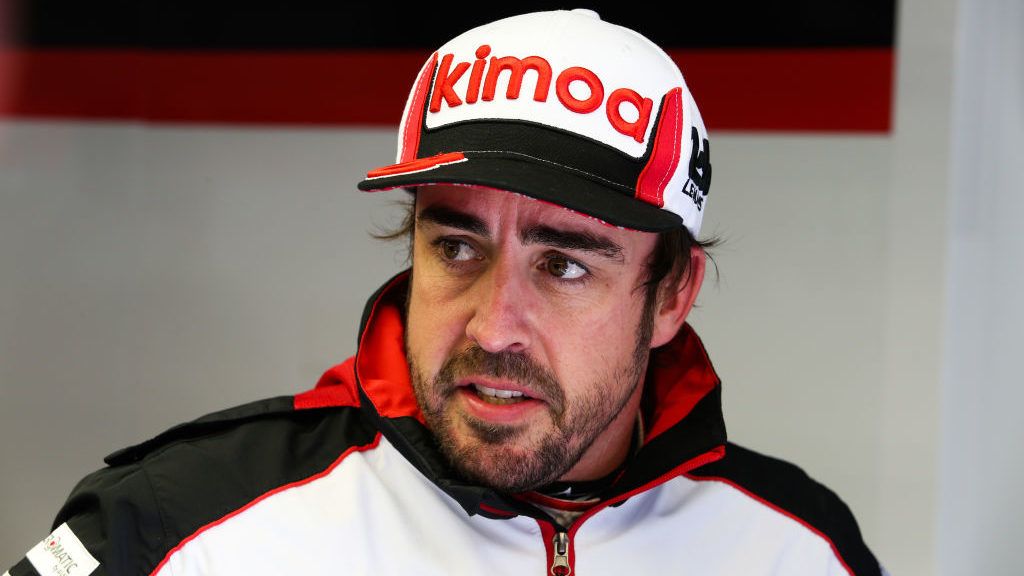 Fernando Alonso a falnak csapódott az edzésen