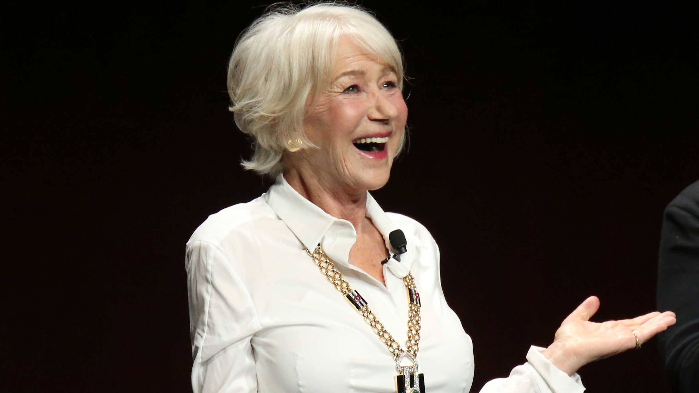 Helen Mirren pink hajjal sokkolt a Cannes-i filmfesztiválon