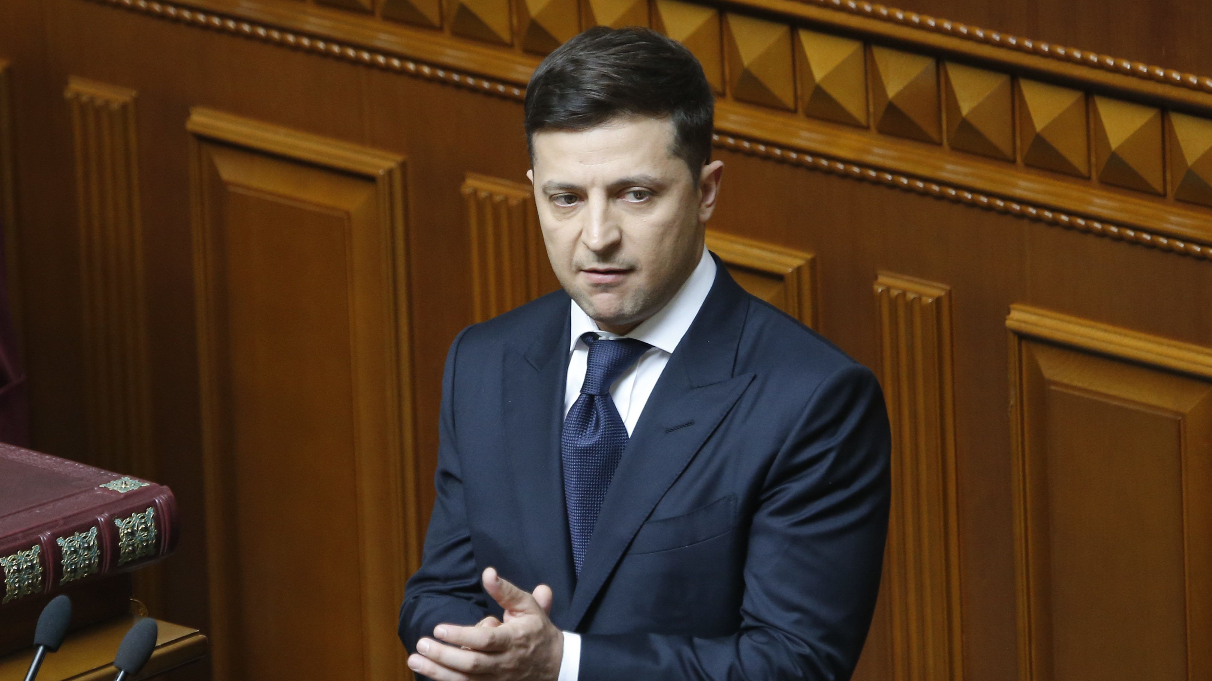 Letette az esküt és rögtön feloszlatta a parlamentet az új ukrán elnök