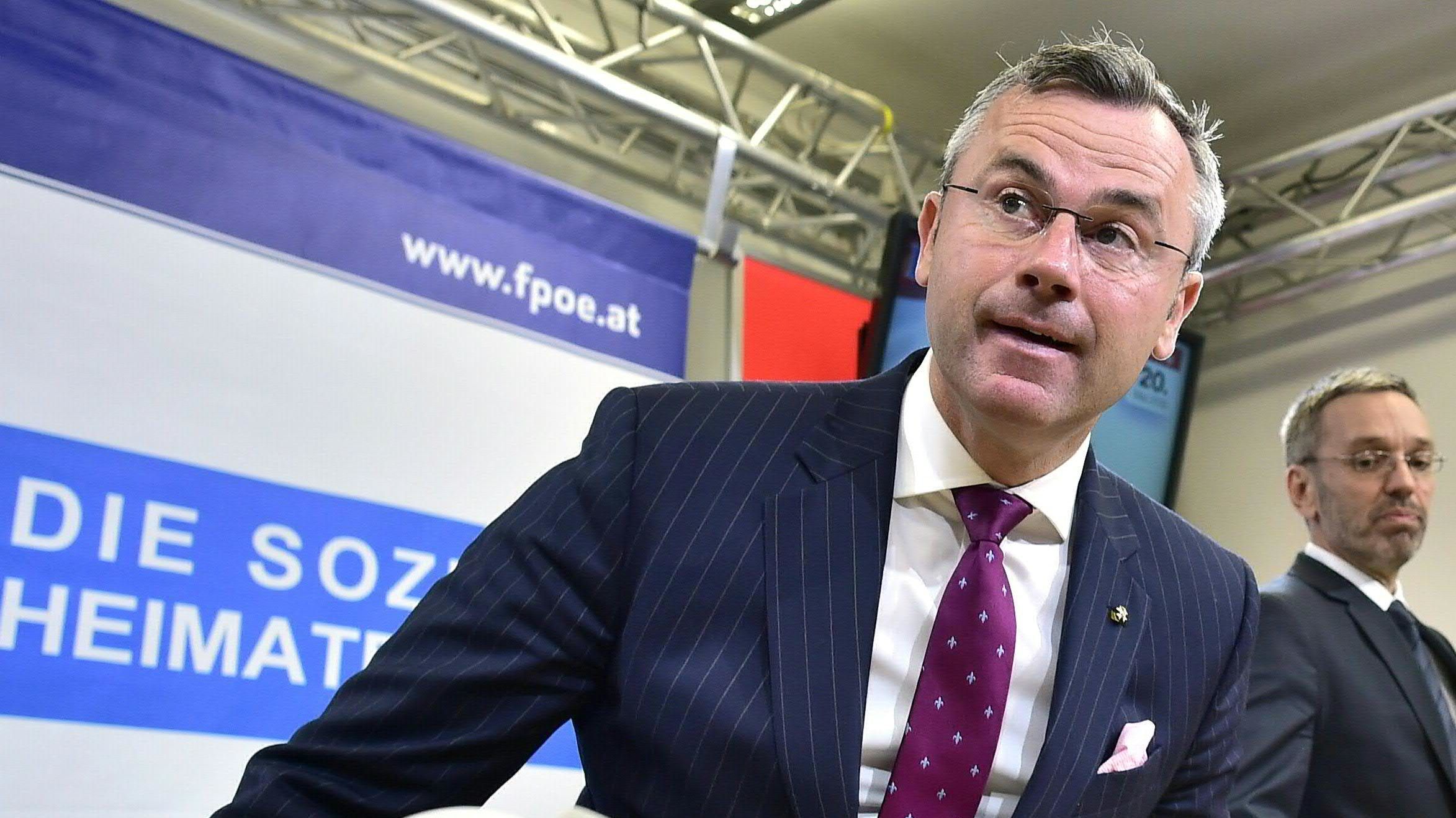 Osztrák kormányválság: az FPÖ kész visszahívni az összes miniszterét