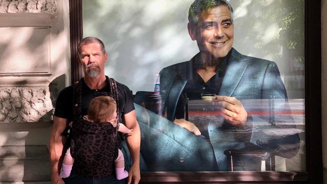 Josh Brolin az Andrássyn poénkodott, hogy George Clooney mindenhol ott van