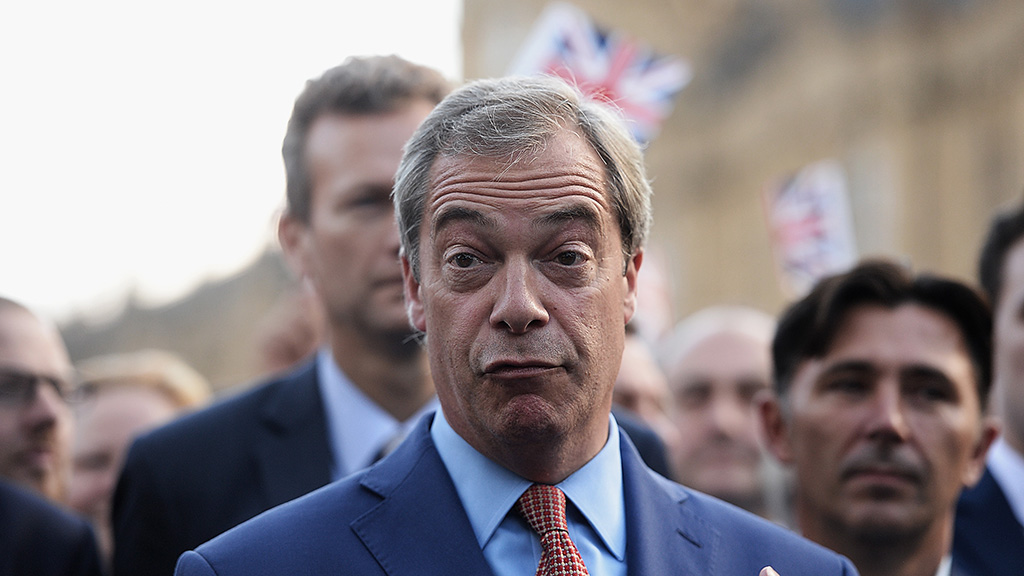 Vádat emeltek a Nigel Farage-t turmixszal leöntő férfi ellen