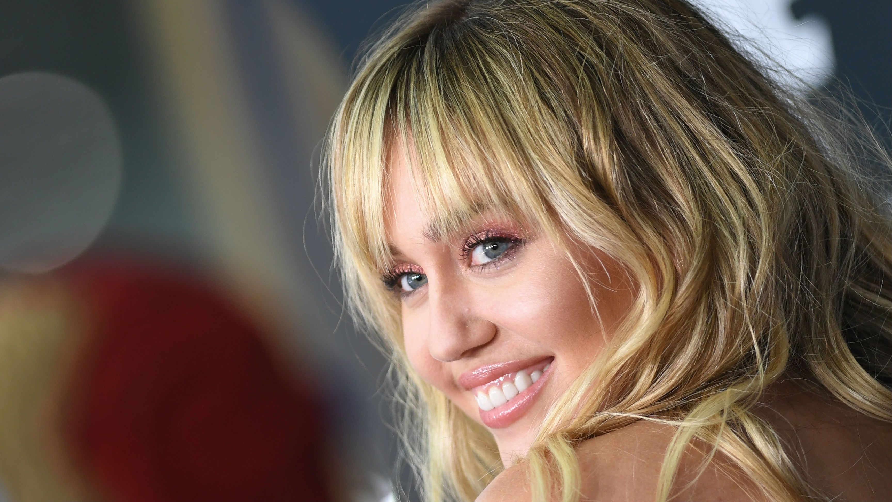 A Black Mirror megmutatja, hogy Miley Cyrus élete sem pont olyan, mint azt gondolnánk