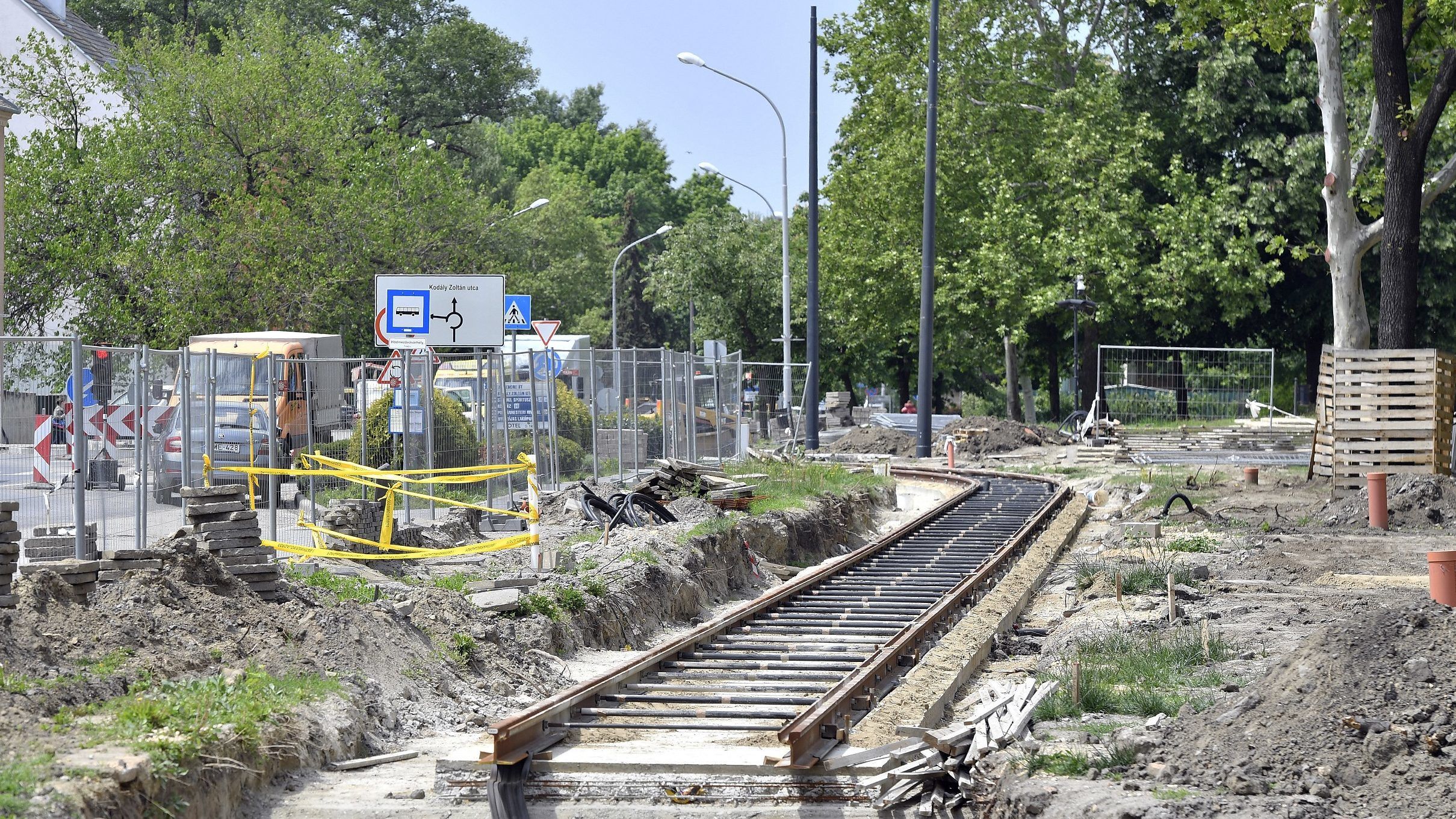 Felszedik a tram-train 40 éves síneit Hódmezővásárhelyen, mert kiderült, hogy mégsem lesznek jók