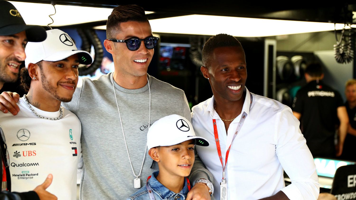 Lewis Hamilton vagy Cristiano Ronaldo a nagyobb sztár ezen a képen?
