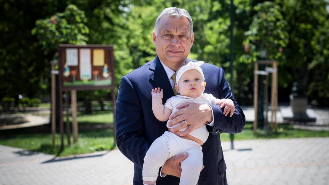 Ma keresztelték Orbán Viktor legkisebb unokáját