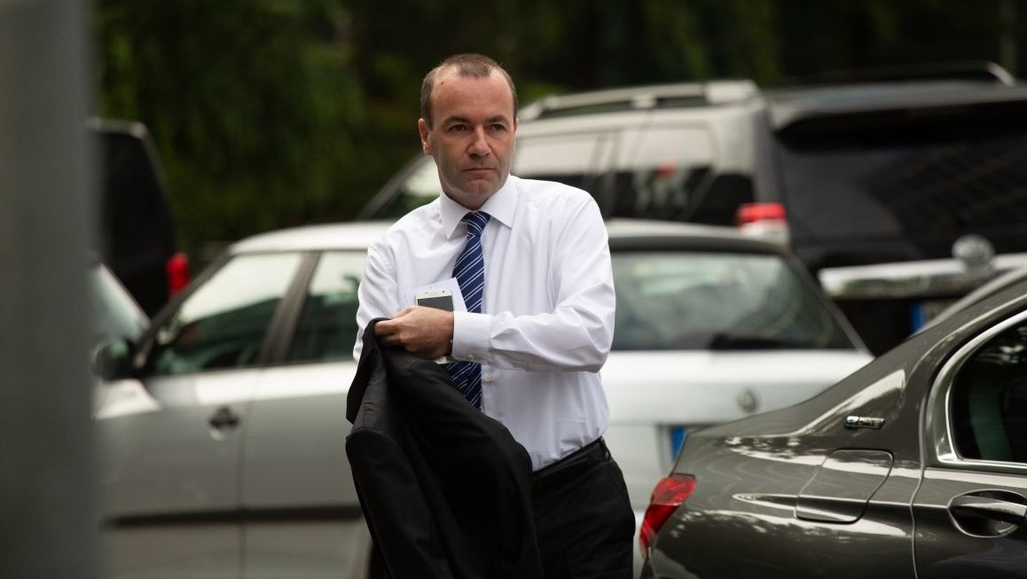 A CDU kiáll Manfred Weber mellett