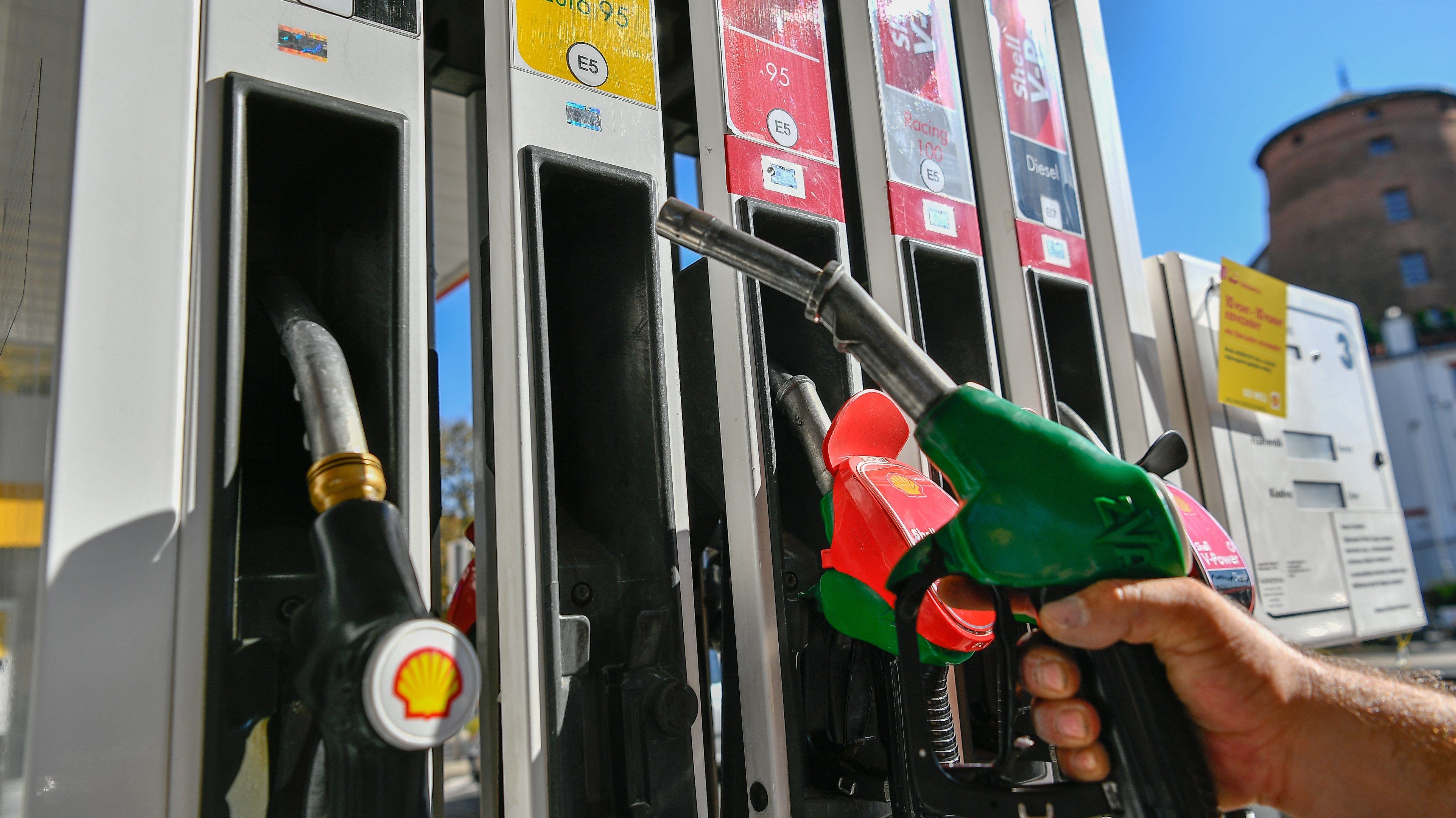 Most érdemes tankolni: csökkent az üzemanyagok ára