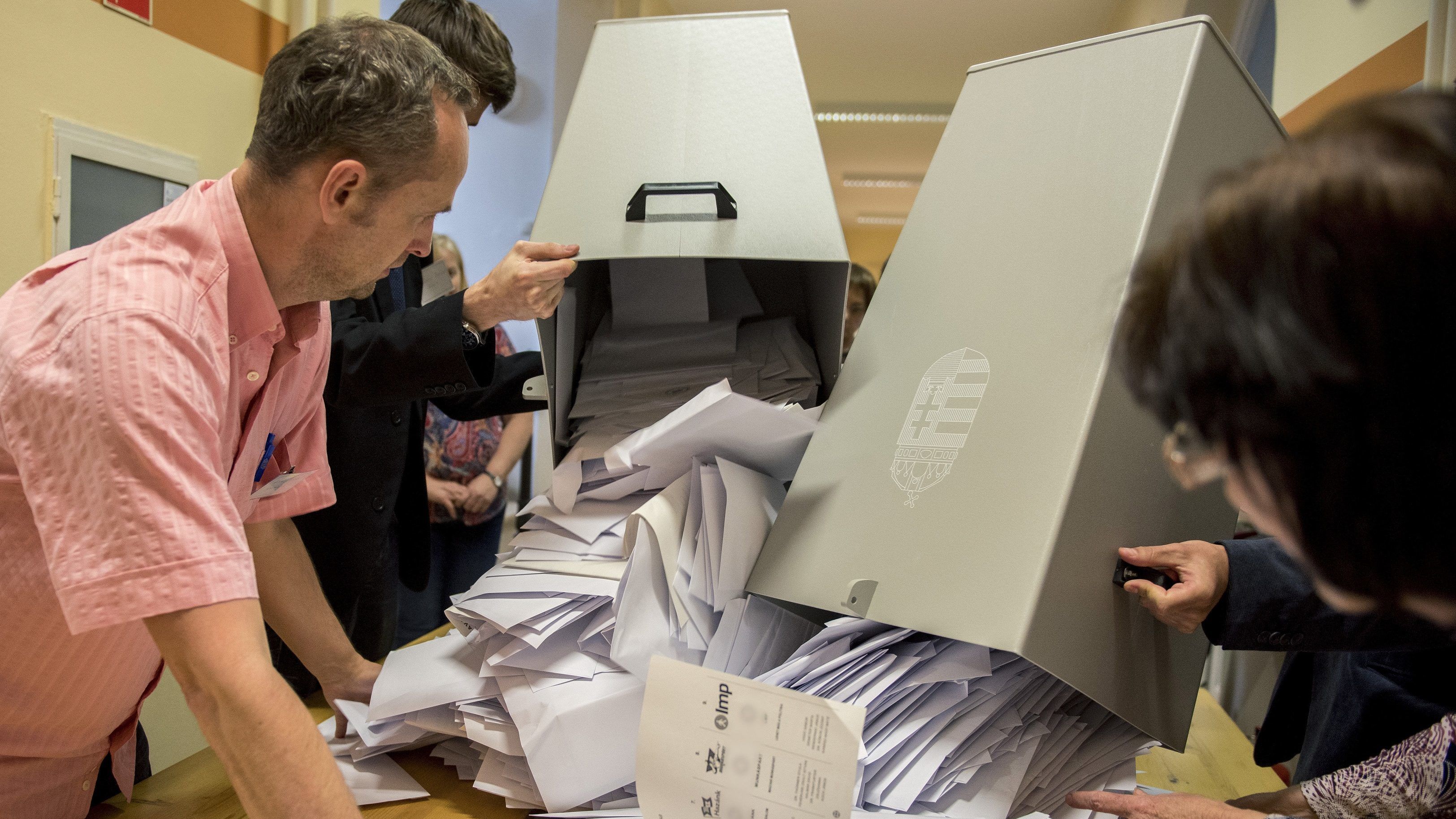 Megérkeztek az utolsó, EP-választási urnák is az NVI-hez